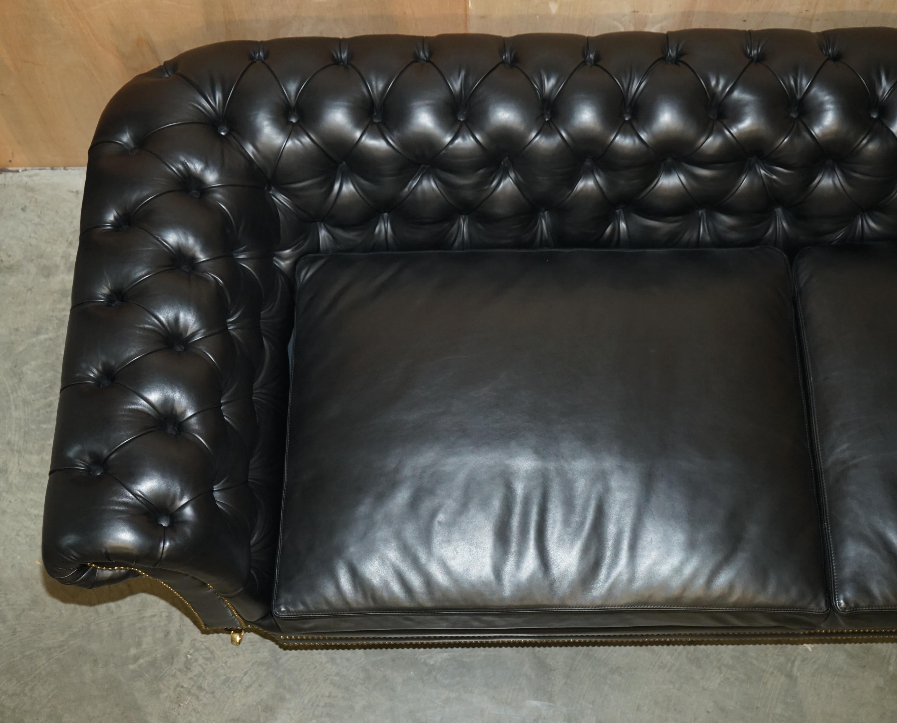 Leather EXQUISITE PAIR OF RALPH LAUREN BROOK STREET BLACK LEATHER CHESTERFIELD SOFAs For Sale