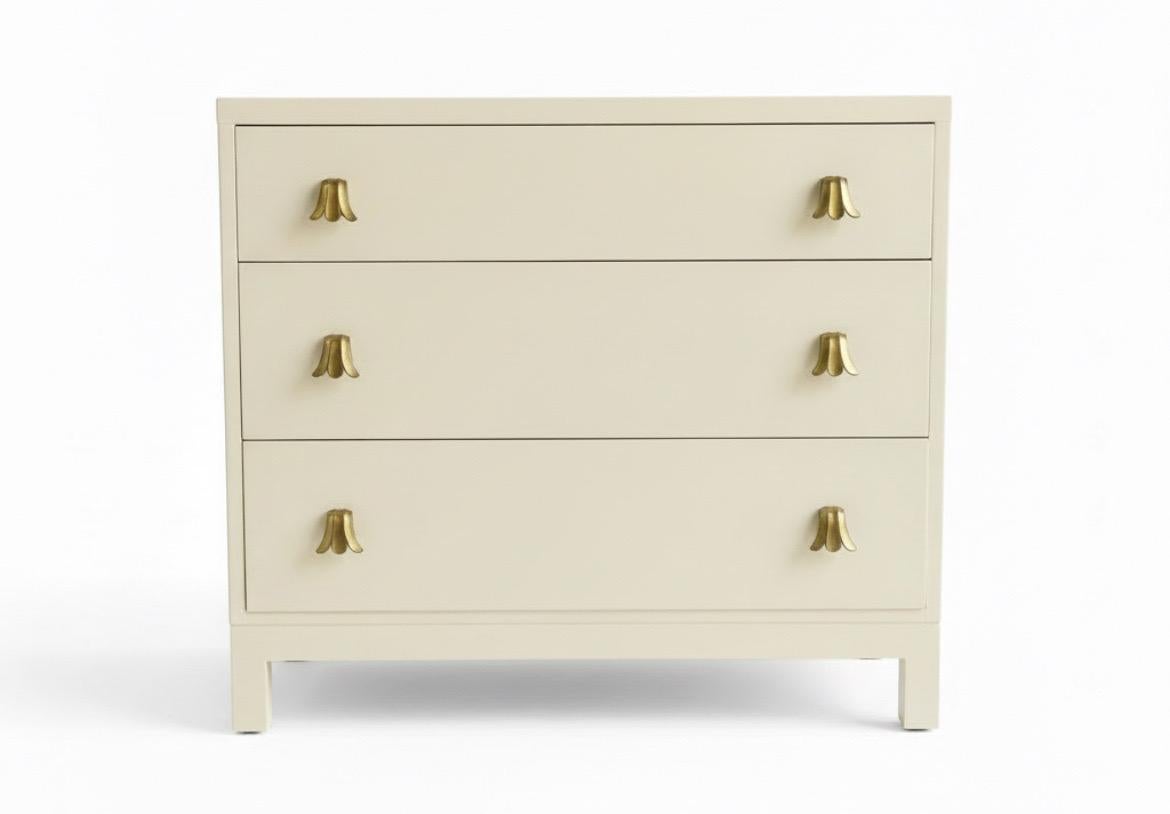 American Exquisite Pair of Vintage Art Deco Commodes with Tulip Pulls by Widdicomb For Sale