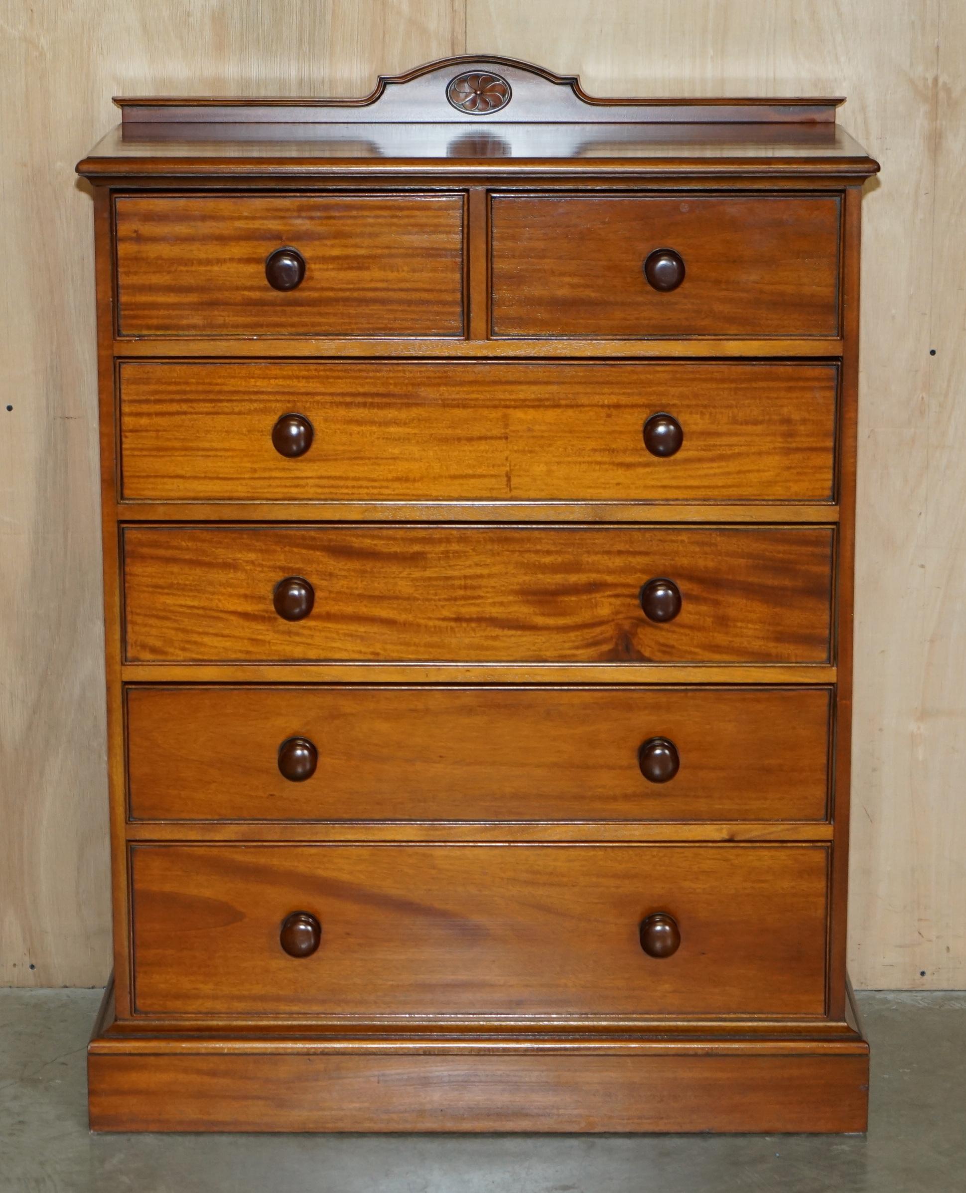 Art Deco EXQUISITE PAIR OF ViNTAGE FLAMED HARDWOOD CHEST OF DRAWERS PART OF A SUITE For Sale