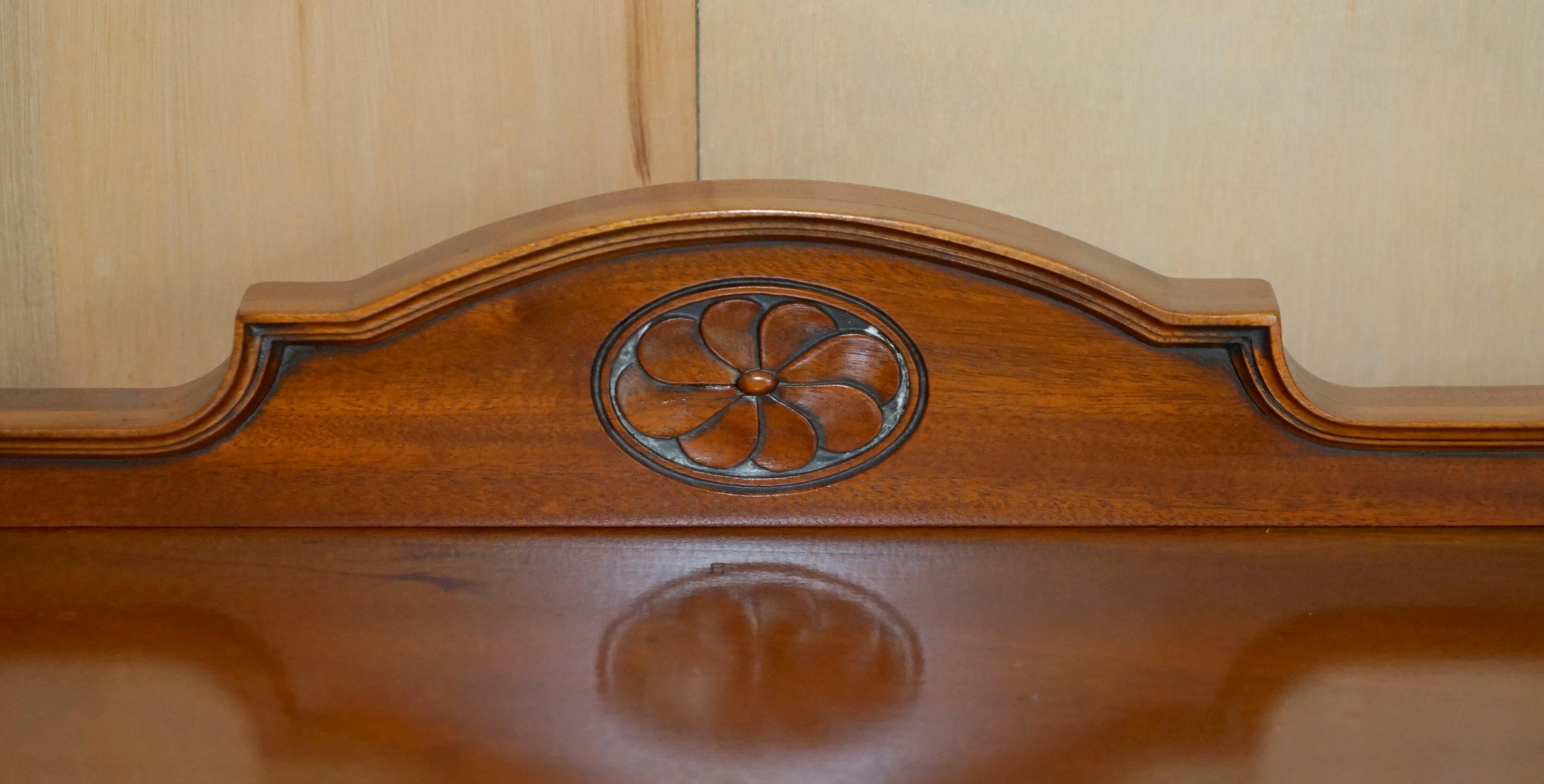 EXQUISITE PAIR OF ViNTAGE FLAMED HARDWOOD CHEST OF DRAWERS PART OF A SUITE For Sale 2