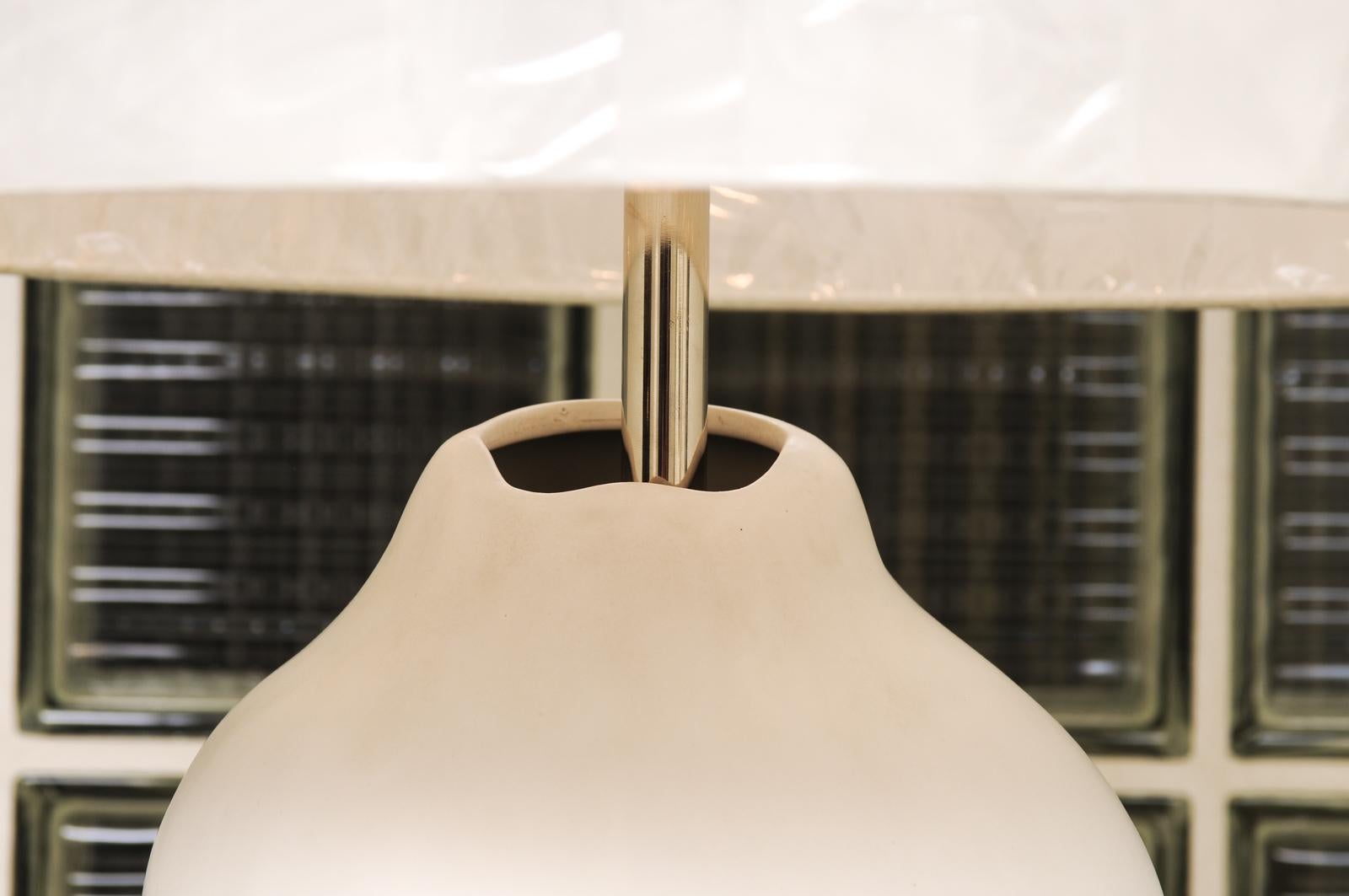 Paire exquise de grands vases en céramique grecque d'époque utilisés comme lampes sur mesure en vente 4