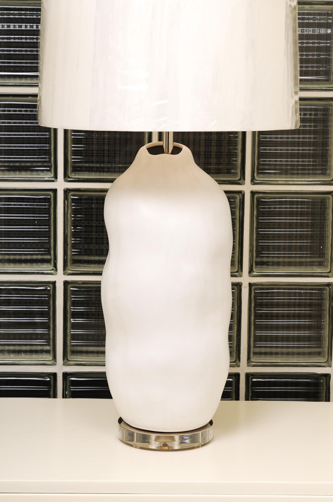 Fin du 20e siècle Paire exquise de grands vases en céramique grecque d'époque utilisés comme lampes sur mesure en vente