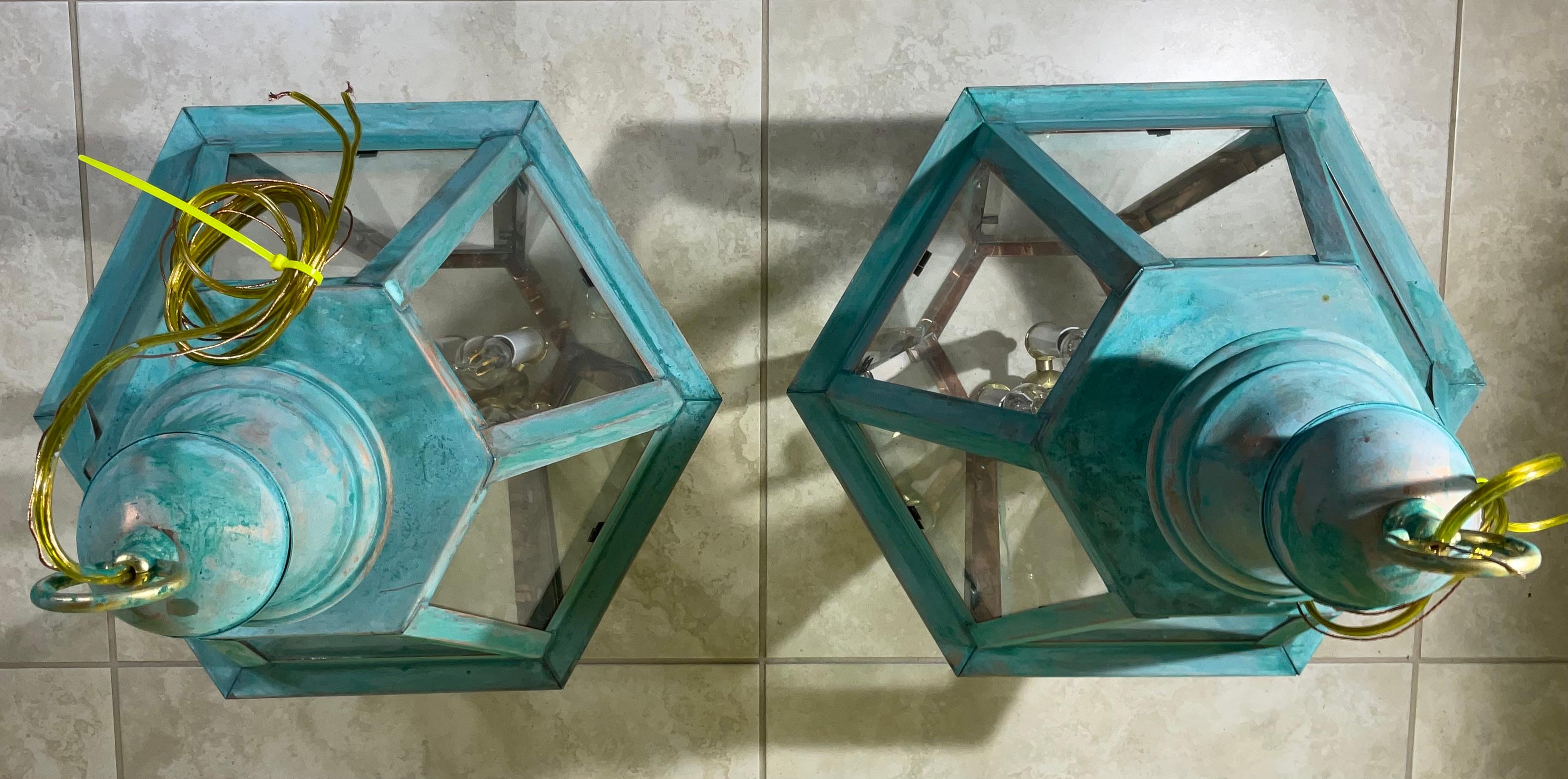 Exquisite Paar Vintage massivem Kupfer & Messing Verdigris Laternen im Angebot 7