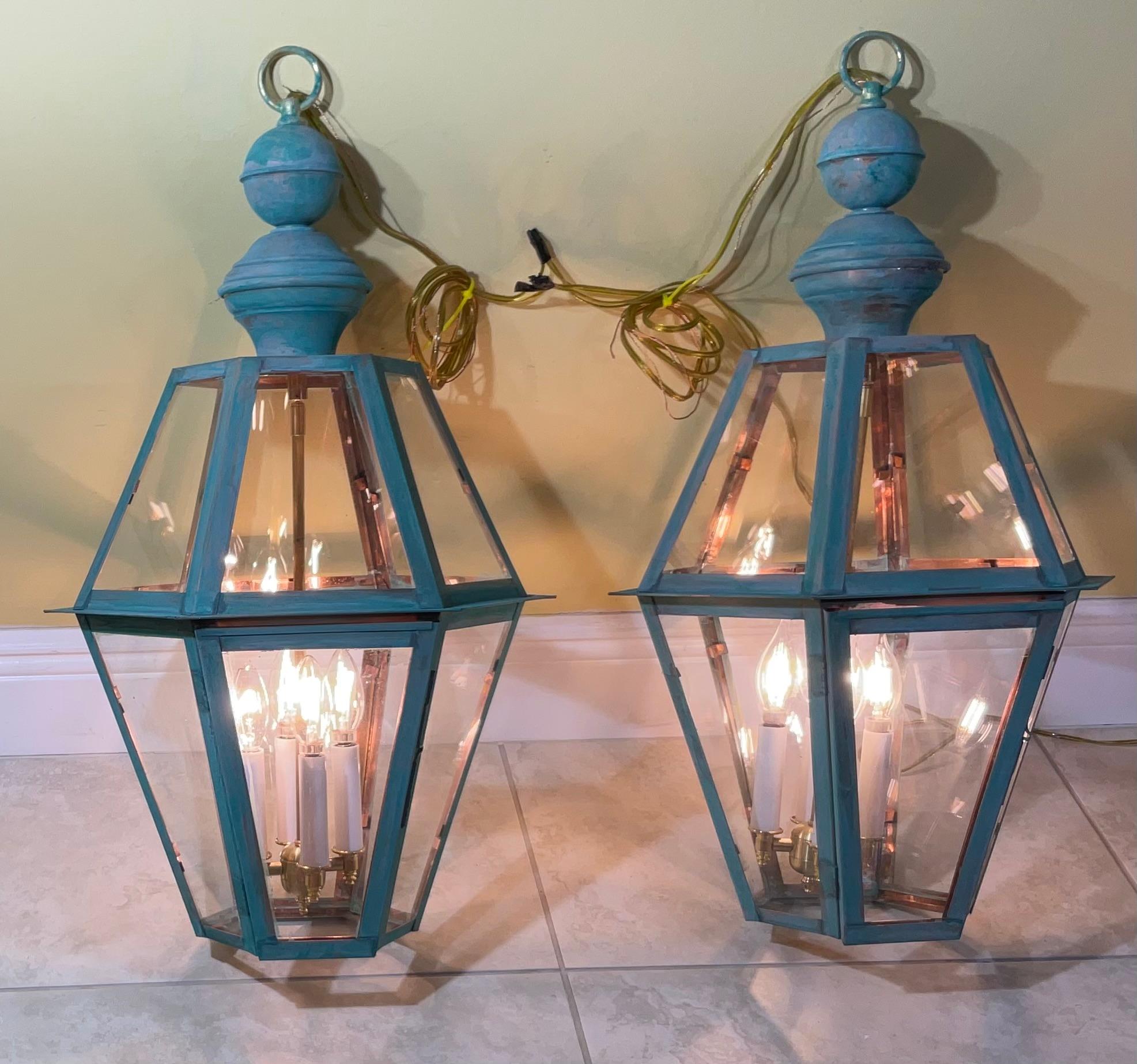 Exquisite Paar Vintage massivem Kupfer & Messing Verdigris Laternen (amerikanisch) im Angebot