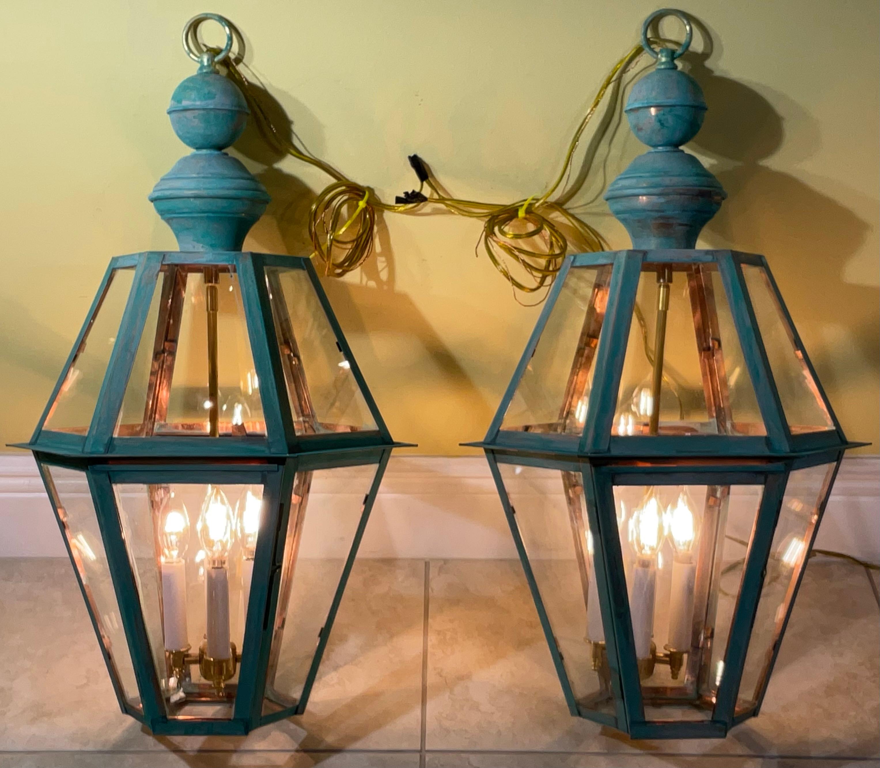 Exquisite Paar Vintage massivem Kupfer & Messing Verdigris Laternen (Handgefertigt) im Angebot