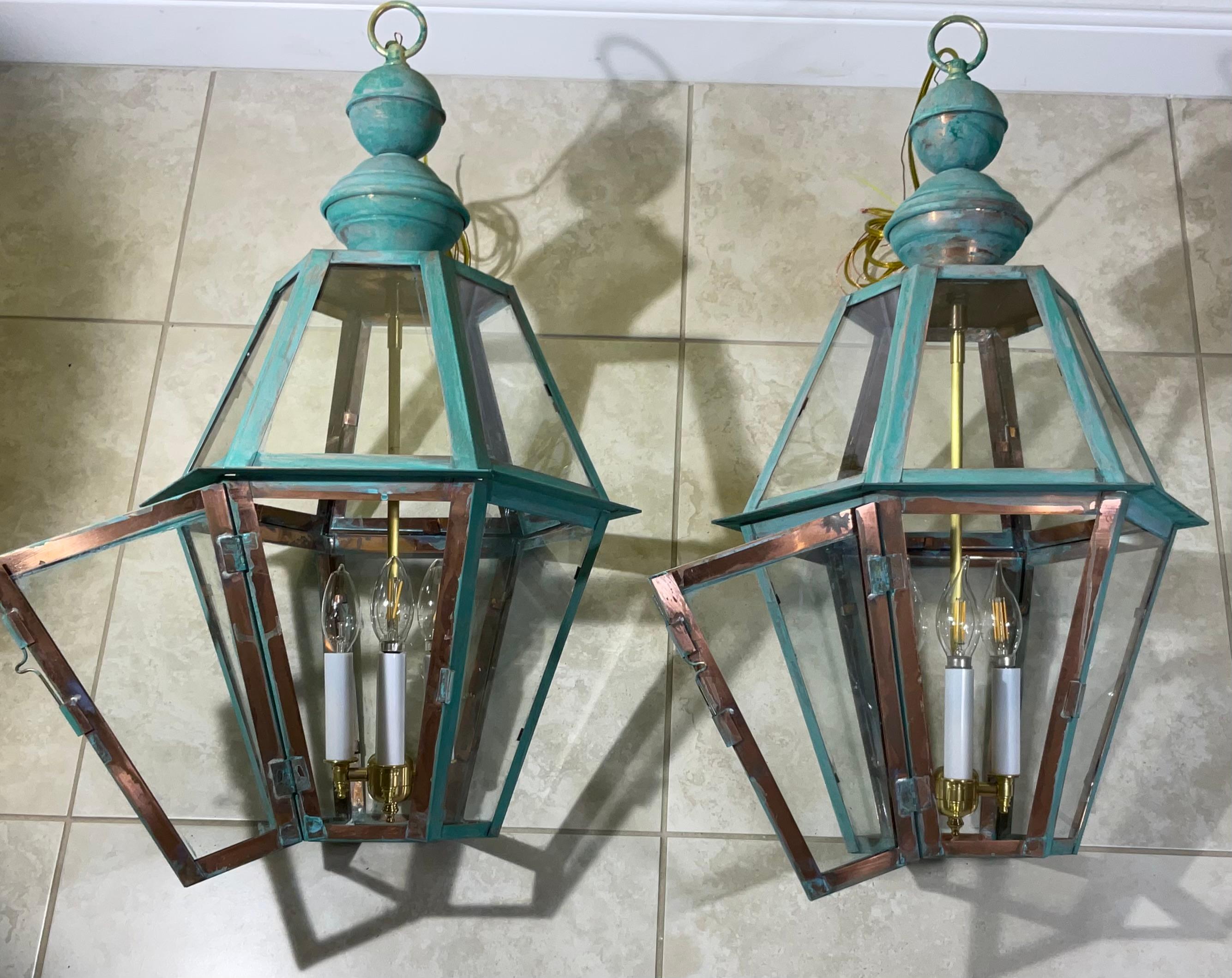 Exquisite Paar Vintage massivem Kupfer & Messing Verdigris Laternen im Angebot 2