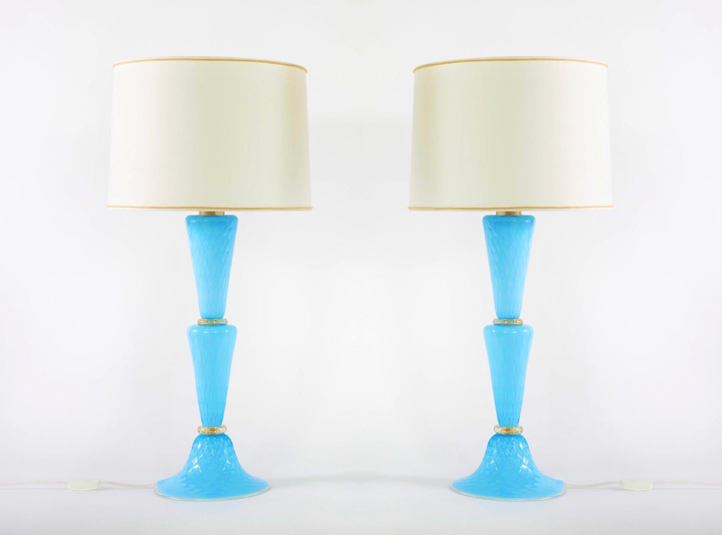 Magnifique paire de lampes de bureau vénitiennes en verre avec mouchetures dorées en vente 5
