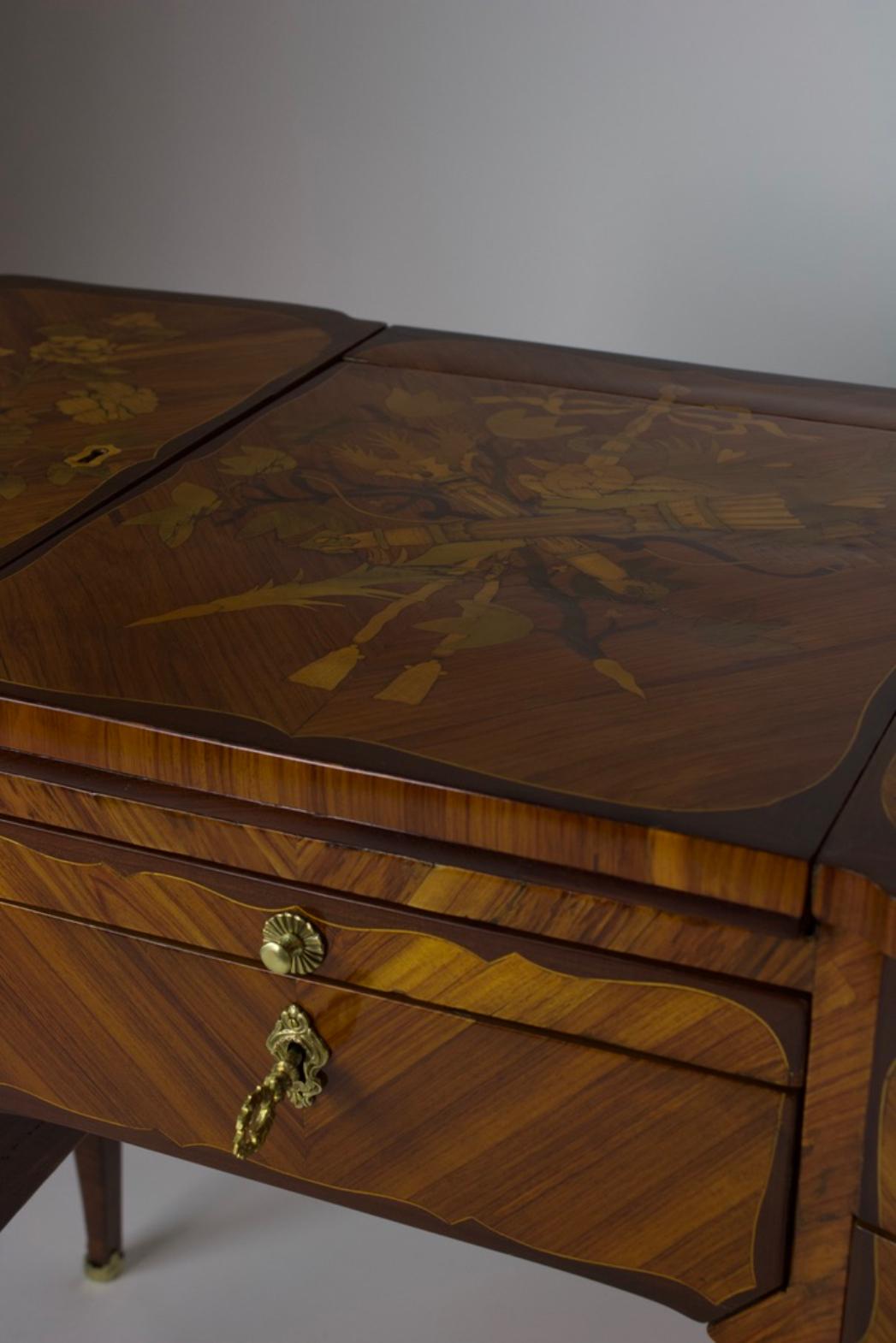 Squisita Pariser Poudreuse aus der Transition-Epoche um 1770 in vendita 2