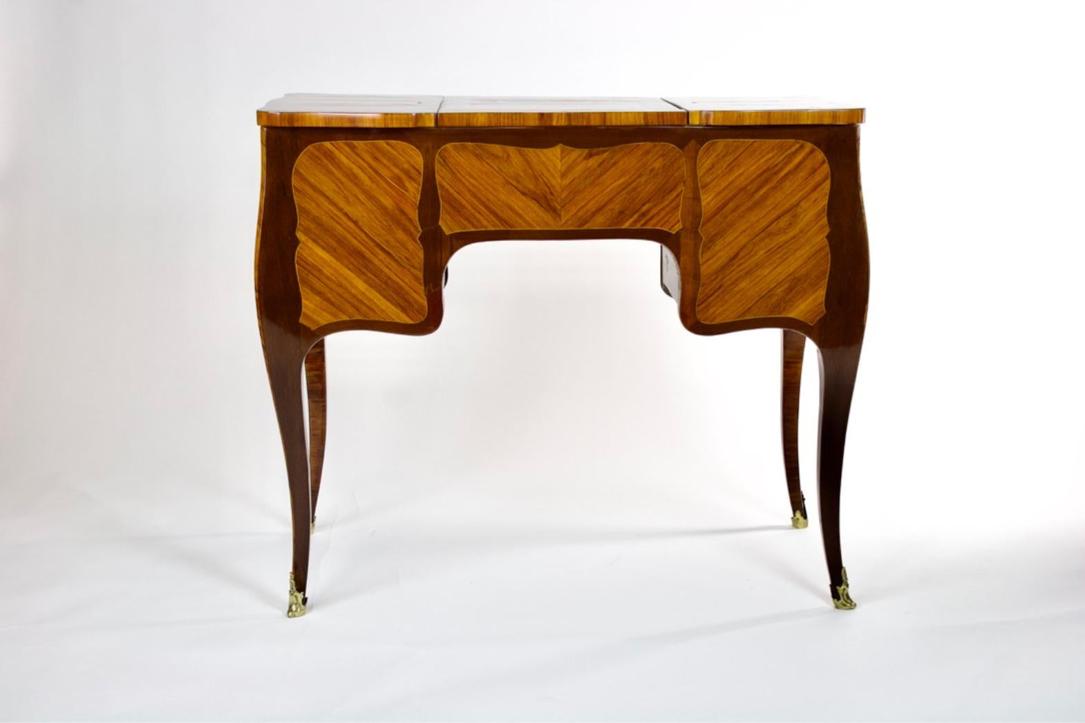 Squisita Pariser Poudreuse aus der Transition-Epoche um 1770 in vendita 5