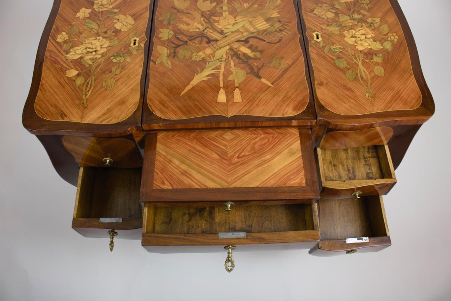 Squisita Pariser Poudreuse aus der Transition-Epoche um 1770 in vendita 7