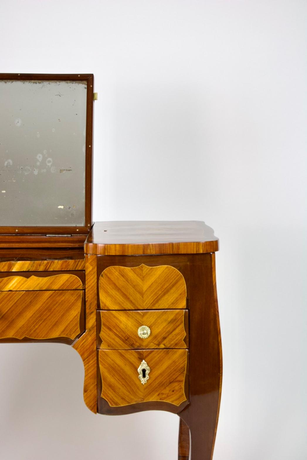 Squisita Pariser Poudreuse aus der Transition-Epoche um 1770 in vendita 10