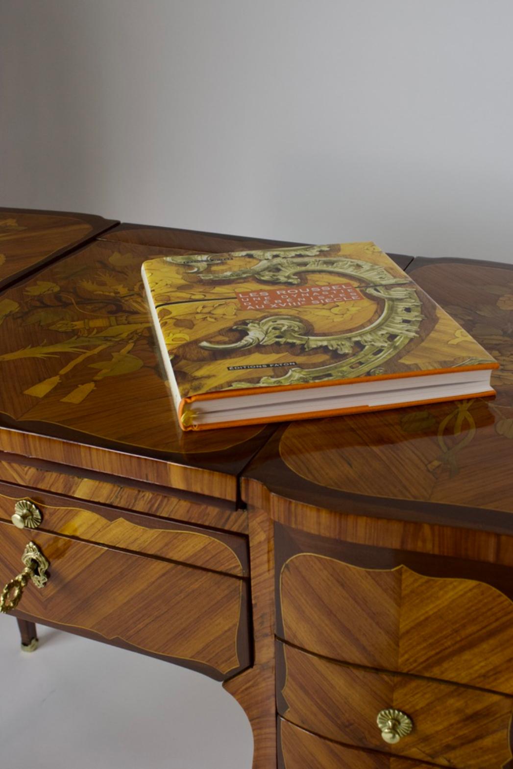 Luigi XV Squisita Pariser Poudreuse aus der Transition-Epoche um 1770 in vendita