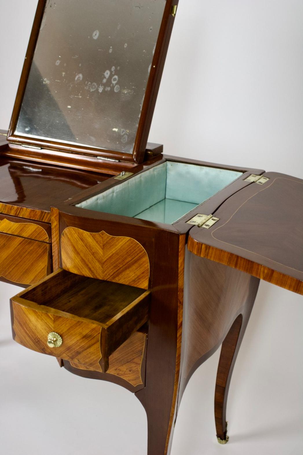 Fino al XVIII secolo Squisita Pariser Poudreuse aus der Transition-Epoche um 1770 in vendita