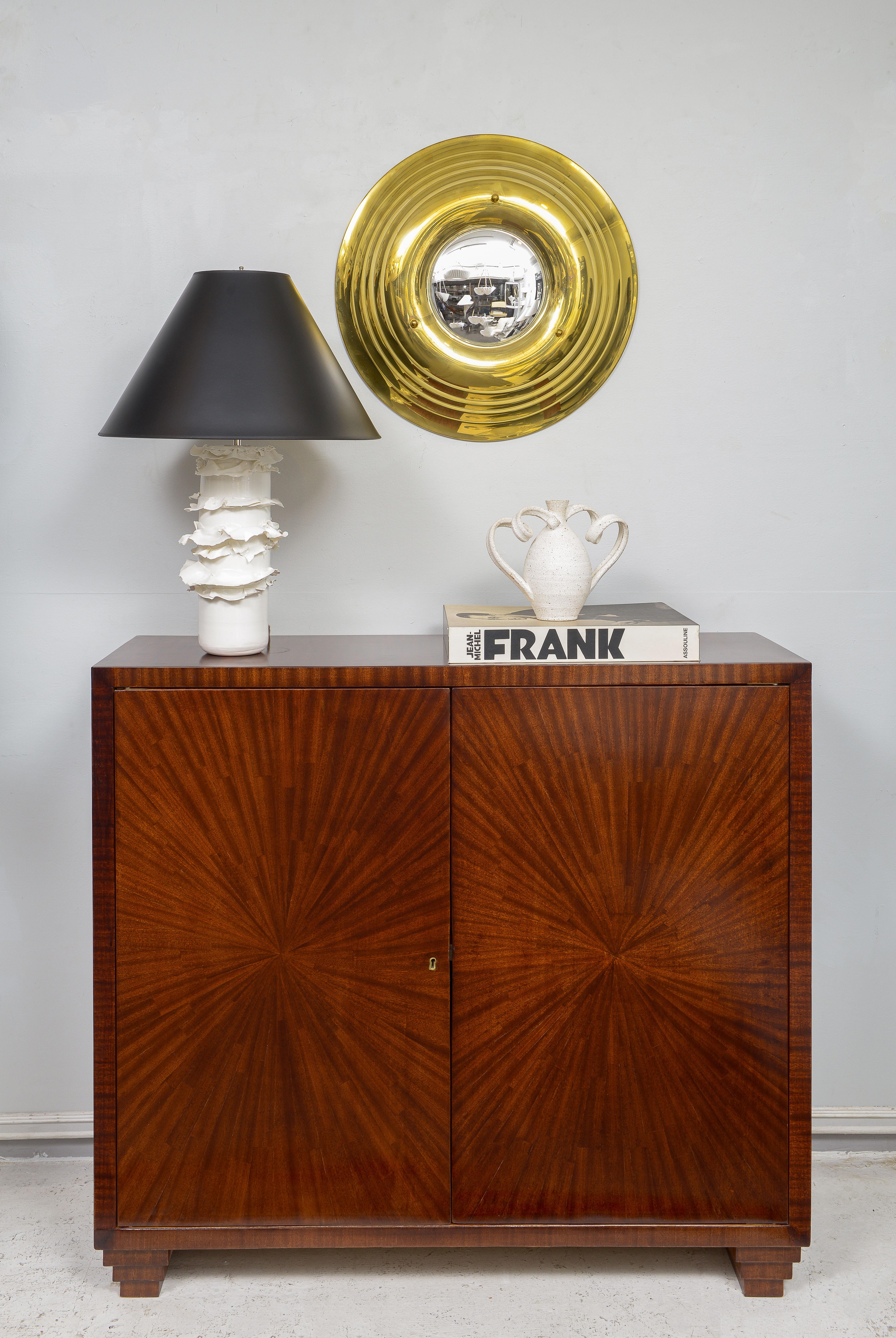 Français Exquise armoire en parquet avec motif en étoile en vente