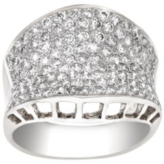 Vintage Exquisite pave diamond ring in 18k white gold. 1.25 carats in pave diamonds