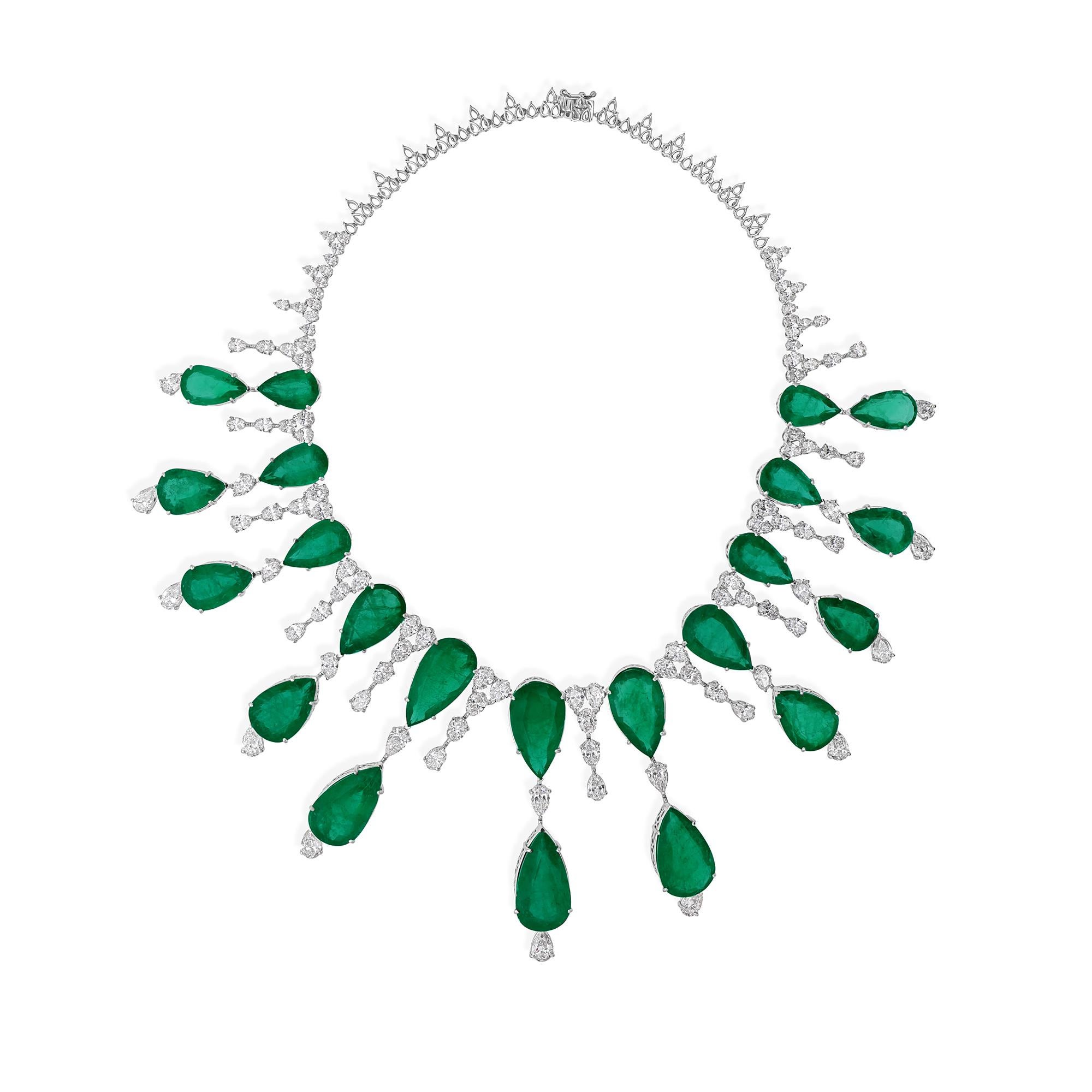 Exquisito Collar de Diamantes Esmeralda Corte Pera 173ct Oro Blanco 18k Alta Joyería en venta 1