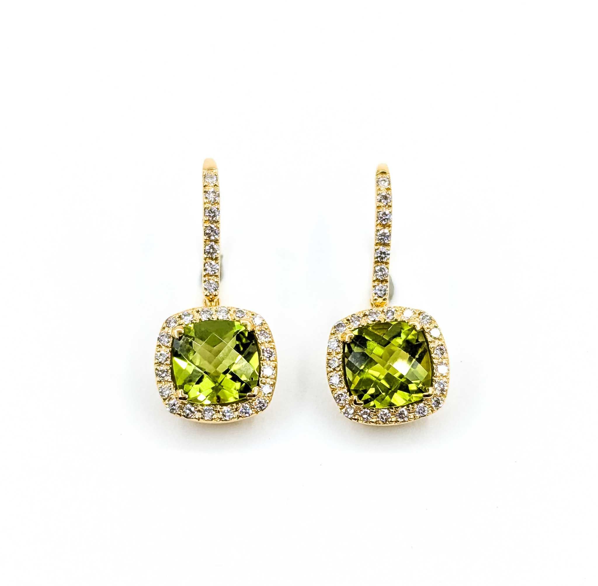 Contemporain Boucles d'oreilles pendantes exquises en or jaune 18k avec péridot et diamant en vente