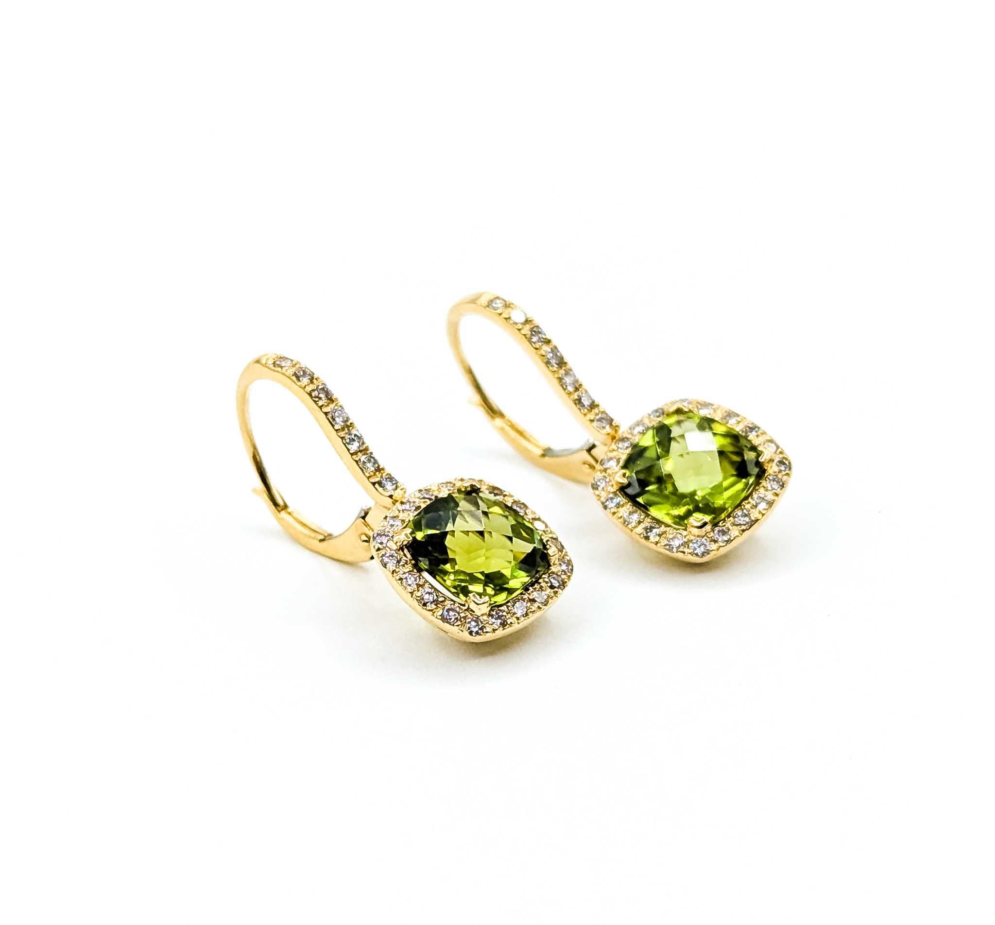 Boucles d'oreilles pendantes exquises en or jaune 18k avec péridot et diamant Pour femmes en vente