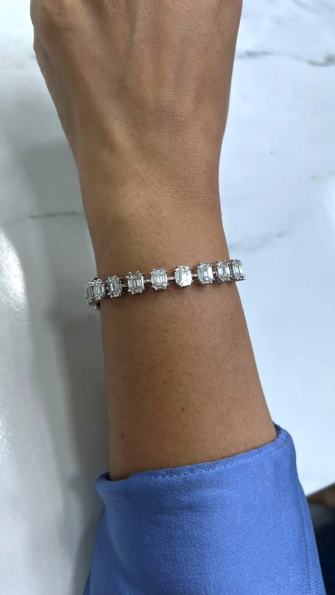 Mixed Cut Exquisite piecut diamond Bracelet- Luxury high jewelry statement piece For Sale
