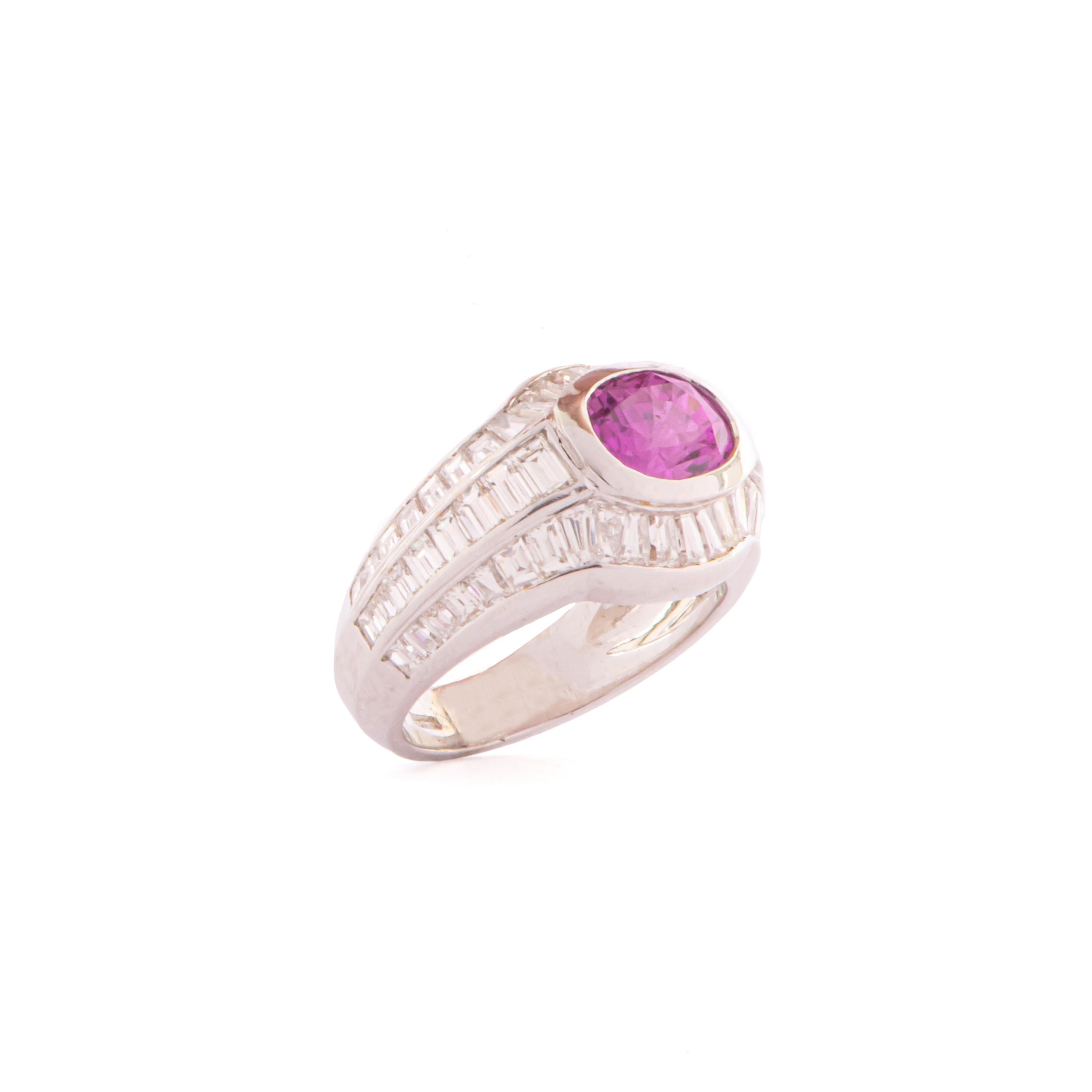 A cocktail ring featuring an oval cut pink sapphires weighing 2.30carats and diamond baguettes cut ct 3,47.
Perfect fo  a dressy night!
Size 10 Italian