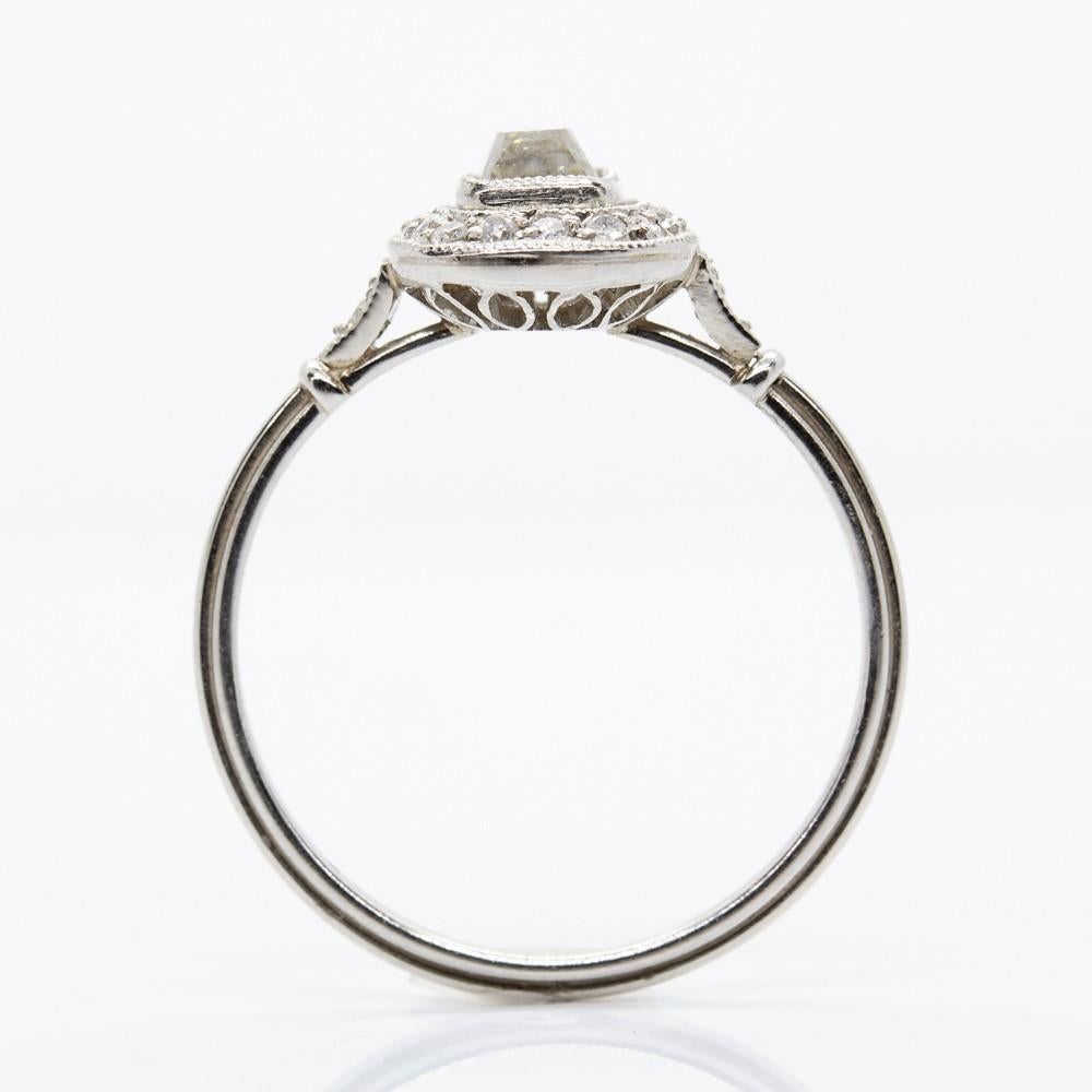Exquisite Platinum Diamonds Ring In Excellent Condition In Miami, FL