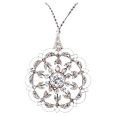 Exquisito Colgante Flor de Platino con Auténticos Diamantes Extraídos de la Tierra y Cadena