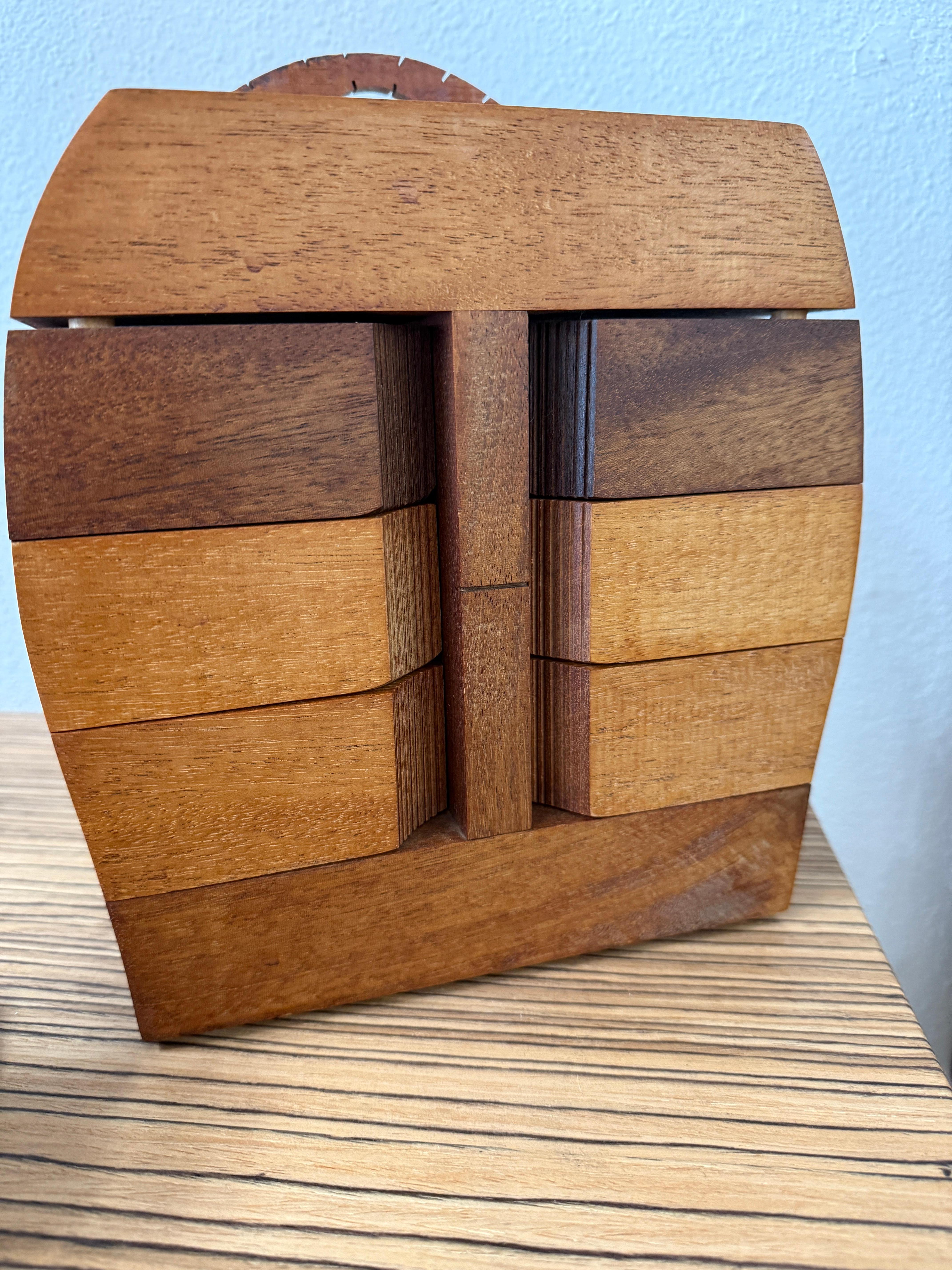 Exquise boîte à bijoux en bois exotique de Po Shun Leong en vente 4