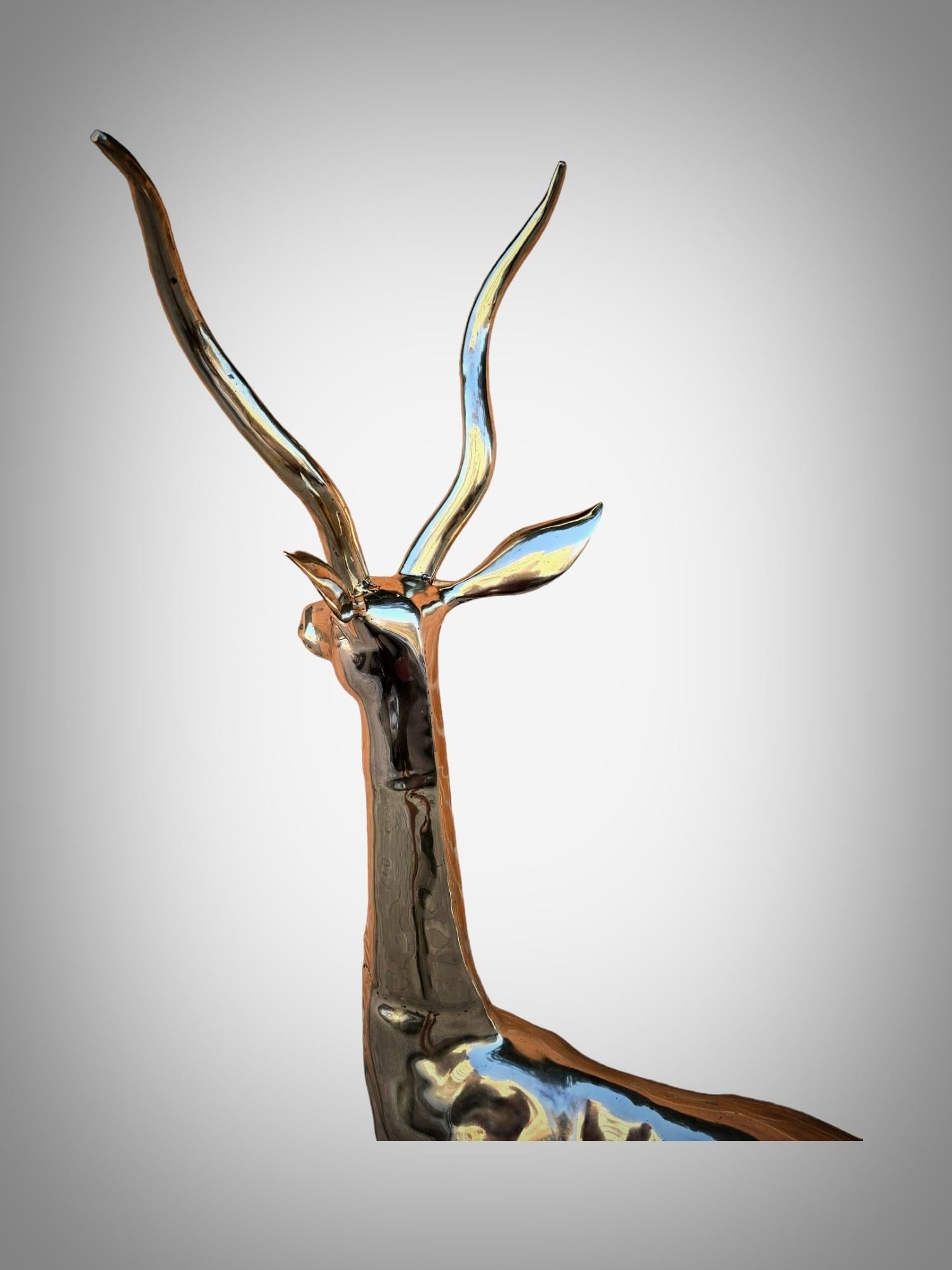 Exquisite polierte Bronze-Skulptur: Lebensgroße Antilope aus den 1950er Jahren im Angebot 3