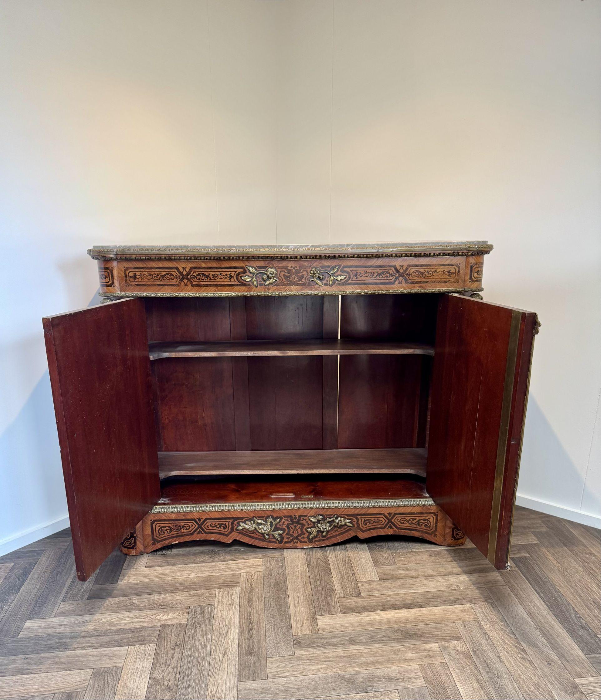 Meuble ancien en marqueterie française du 19e siècle de qualité exquise en vente 4