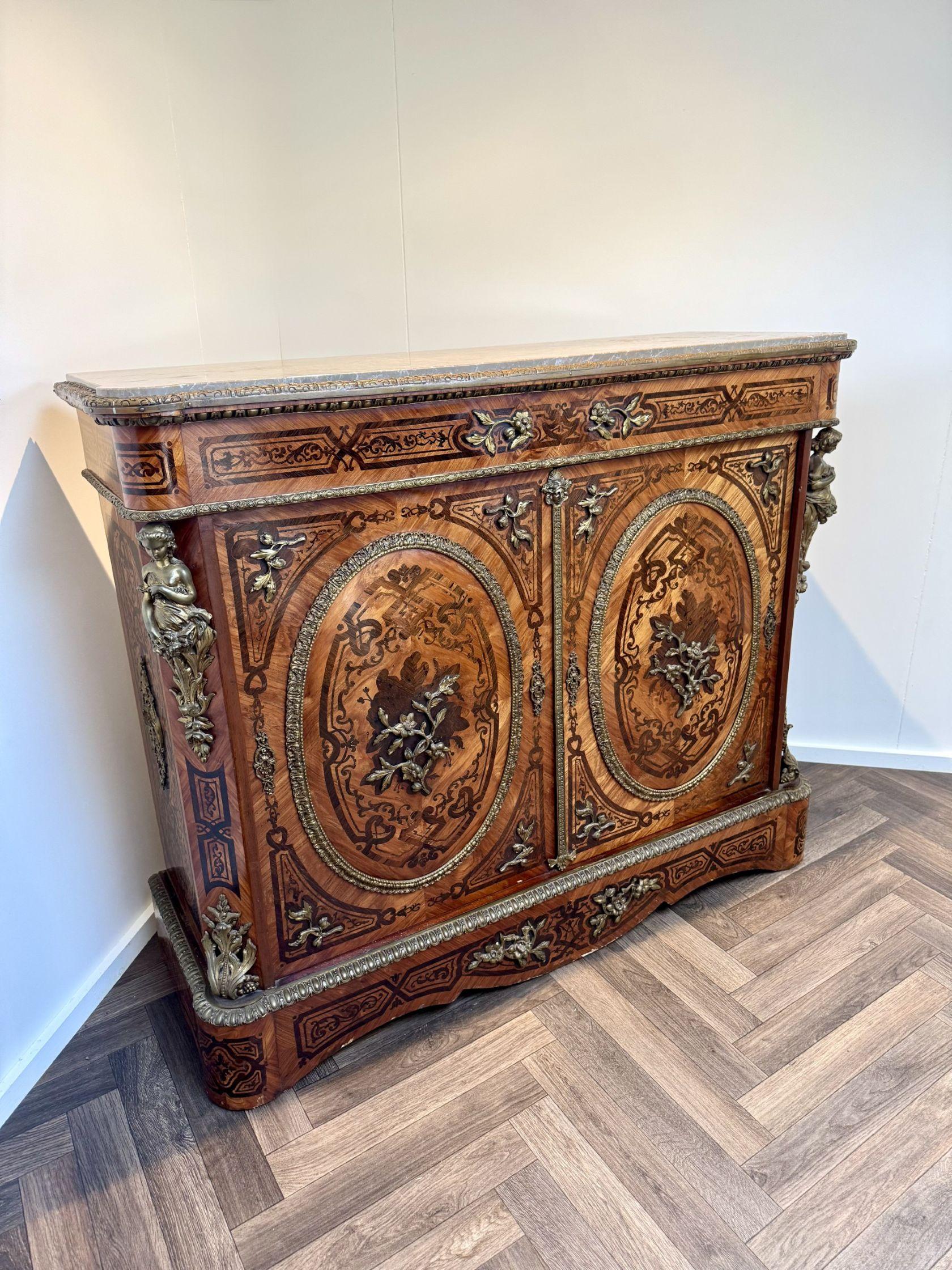 Incrusté Meuble ancien en marqueterie française du 19e siècle de qualité exquise en vente