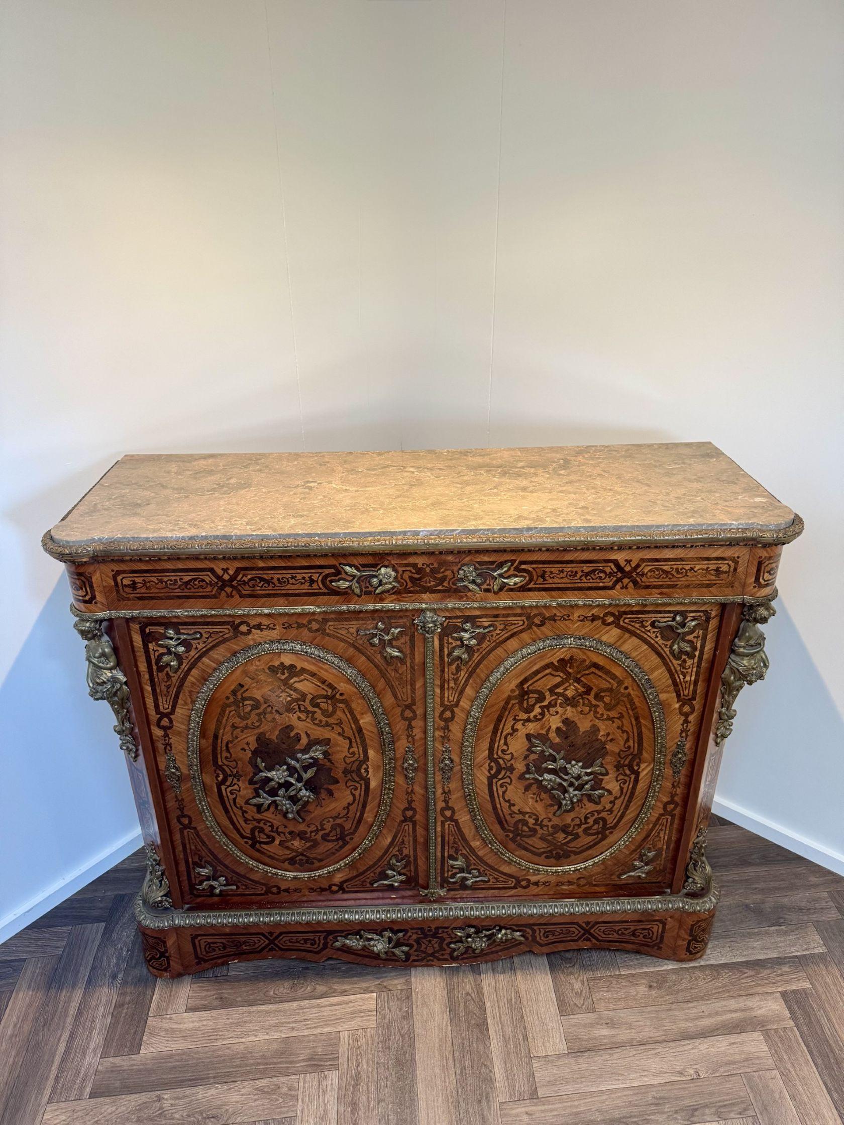 Meuble ancien en marqueterie française du 19e siècle de qualité exquise État moyen - En vente à Ipswich, GB