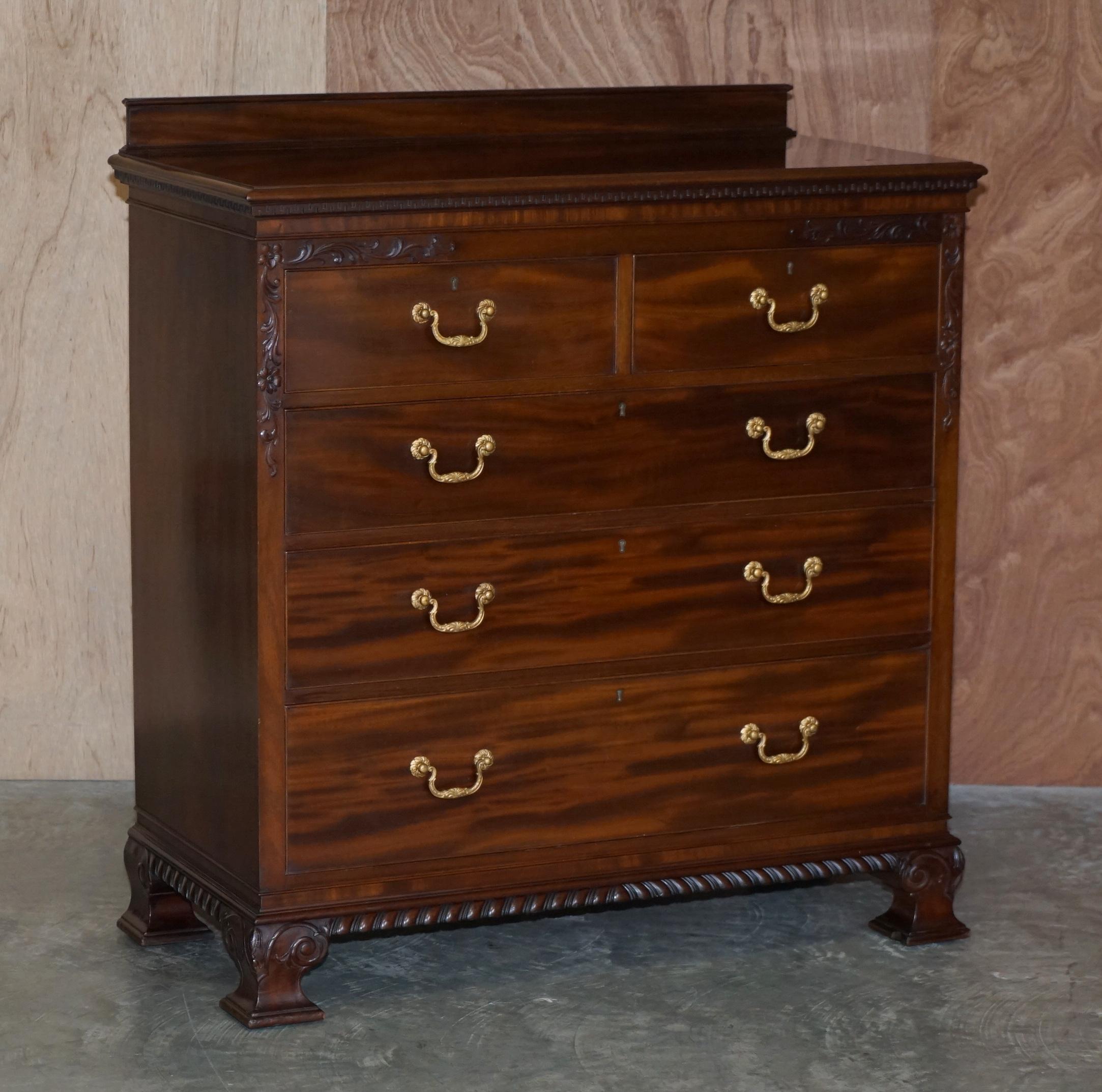 We are delighted to offer for sale this exquisite quality circa 1900 Honduras Mahogany chest of drawers

This piece is part of a large suite, I have in total a pair of occasional chairs, a large triple bank wardrobe with campaign drawers inside, a