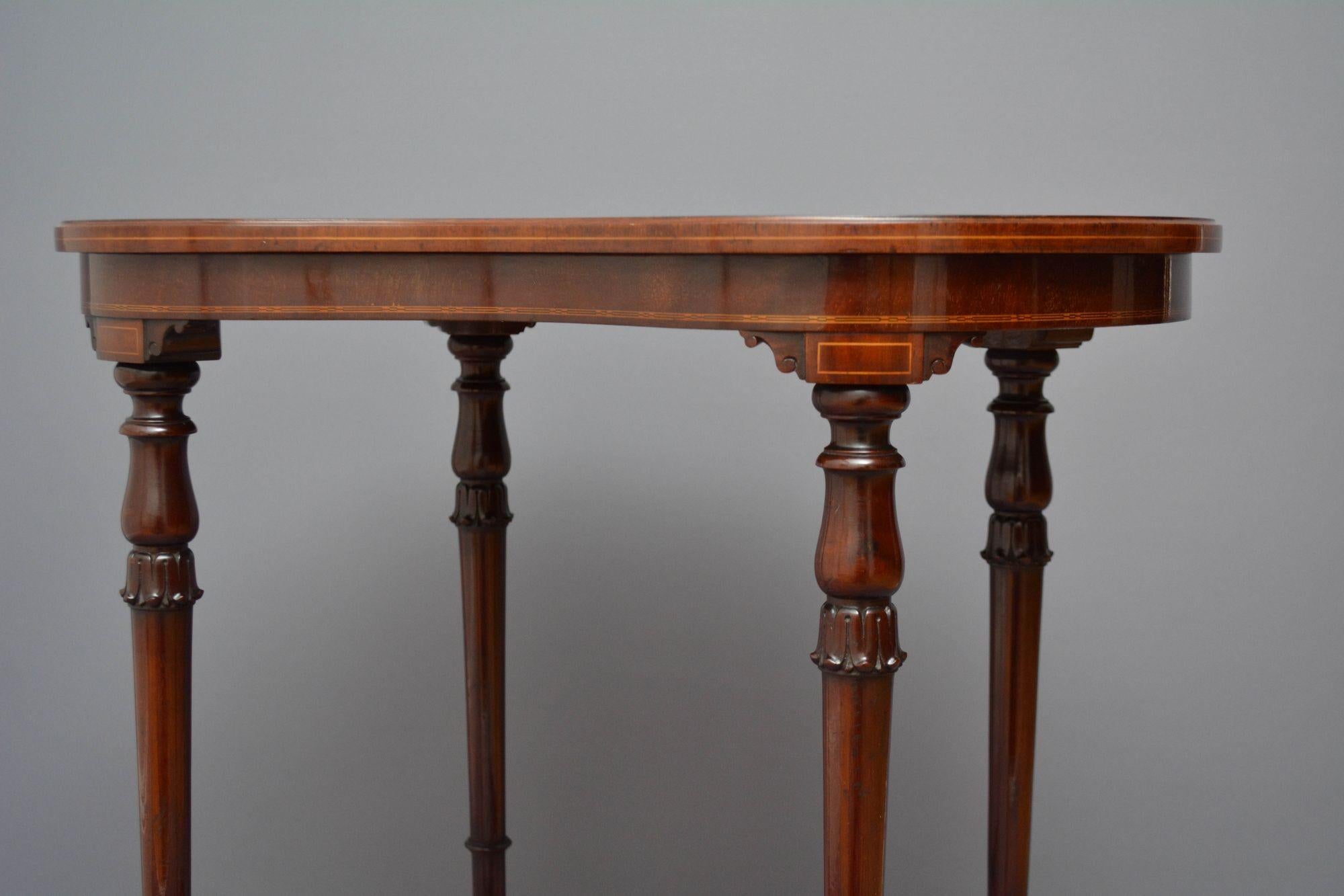Mesa auxiliar eduardiana de caoba de exquisita calidad en venta 11