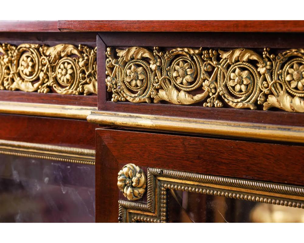 Squisito mobile commode francese di qualità con montatura in ormolu, 1880 ca. in vendita 3
