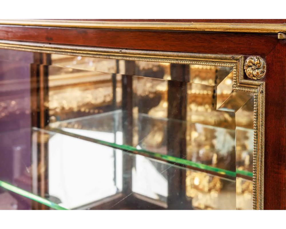 Squisito mobile commode francese di qualità con montatura in ormolu, 1880 ca. in vendita 8