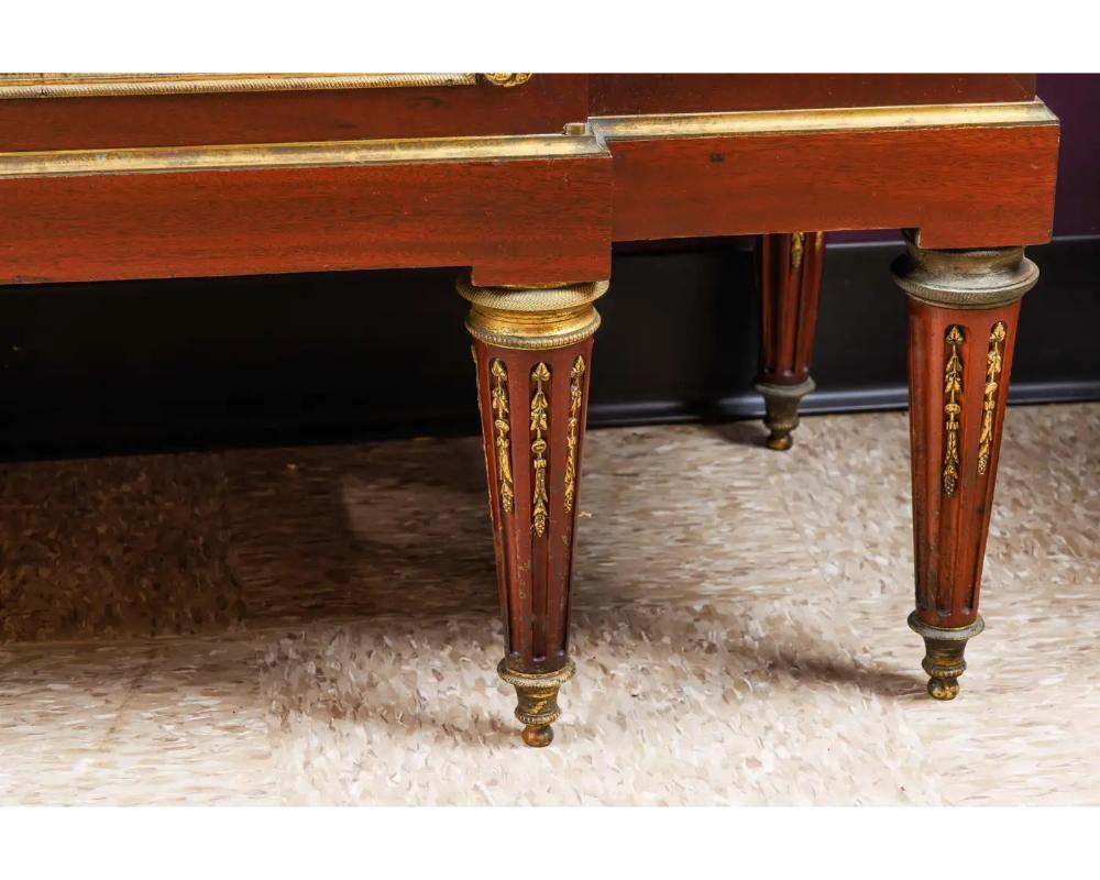 Francese Squisito mobile commode francese di qualità con montatura in ormolu, 1880 ca. in vendita