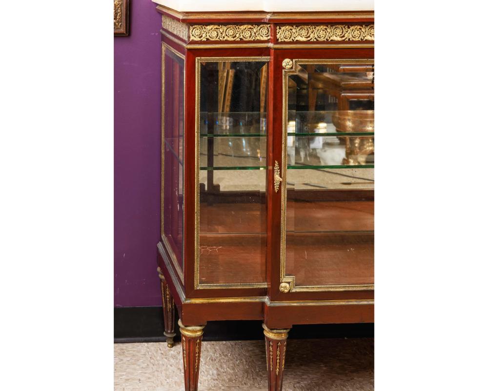 Bronzo Squisito mobile commode francese di qualità con montatura in ormolu, 1880 ca. in vendita