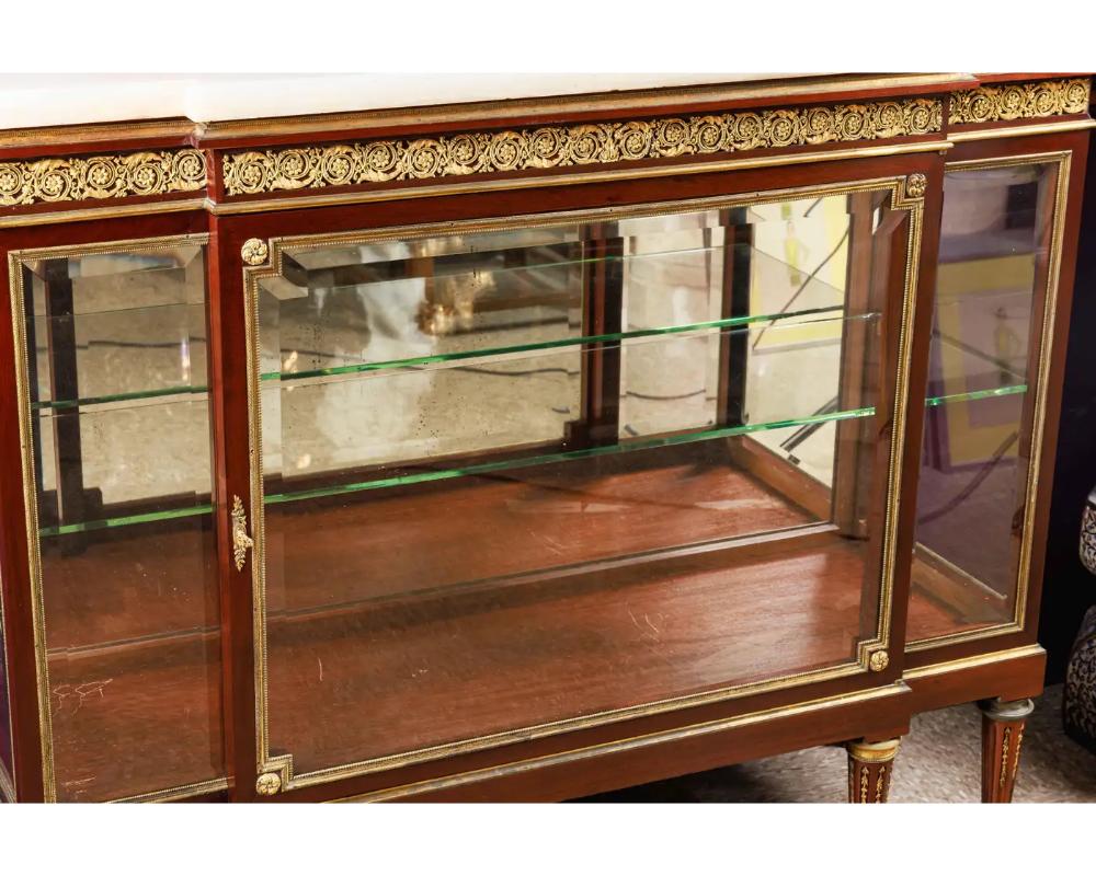 Squisito mobile commode francese di qualità con montatura in ormolu, 1880 ca. in vendita 1