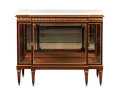 Exquisito mueble vitrina francés de calidad, montado en ormolu, c. 1880