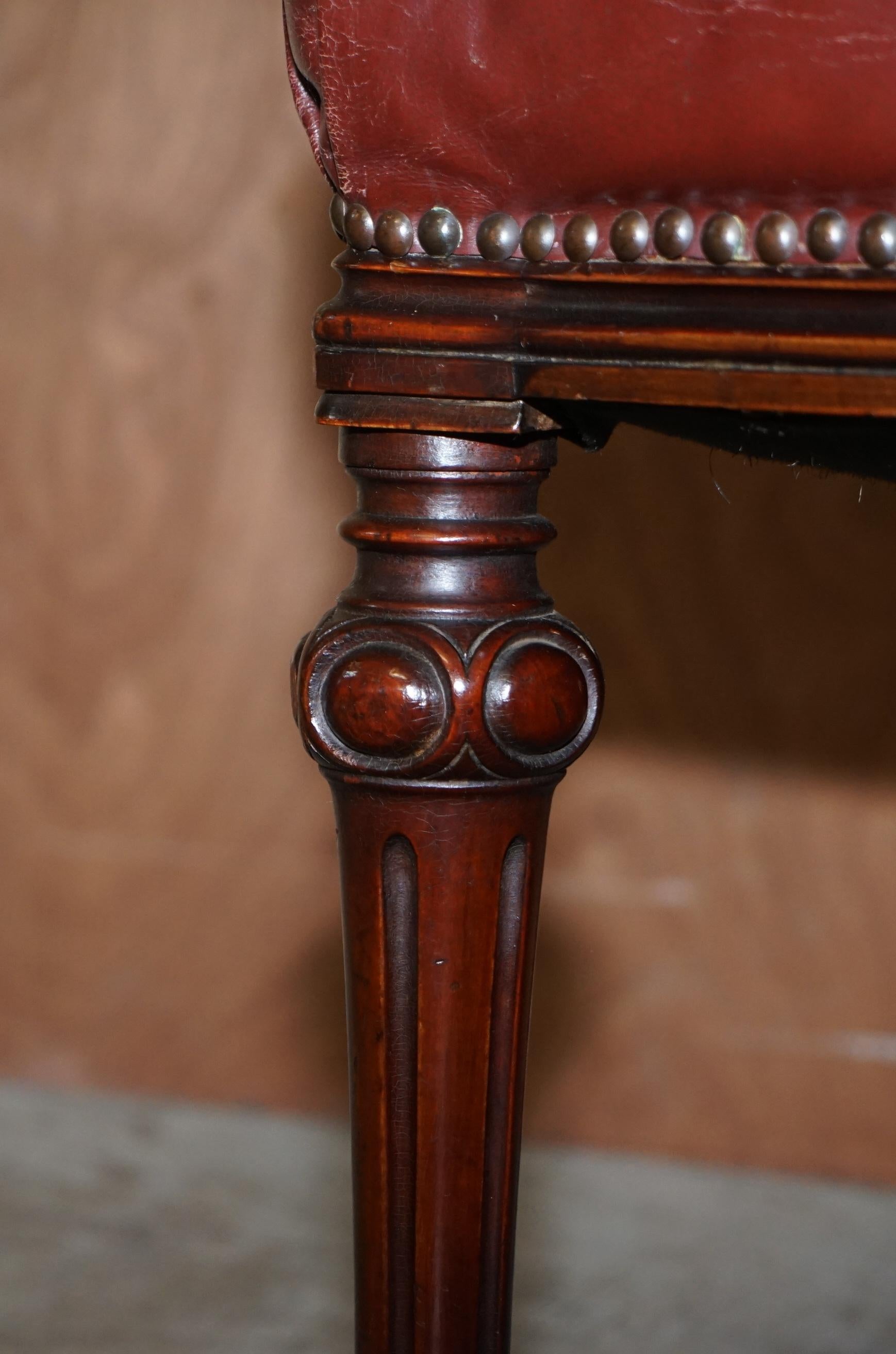 Pelle Squisita qualità di sedie da pranzo vittoriane del 1860 in legno duro e pelle di Gillows in vendita