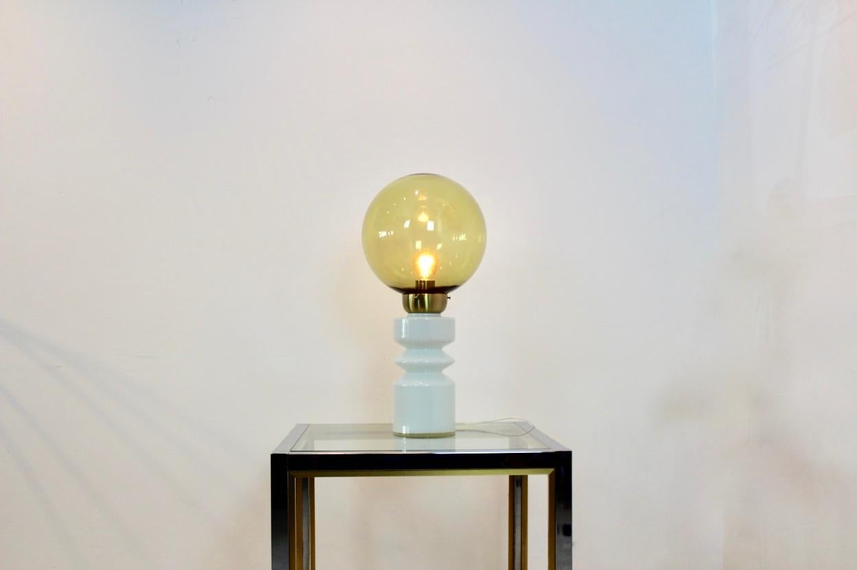 Exquisite RAAK Amsterdam Table Lamp in Glass and Brass In Good Condition For Sale In Voorburg, NL