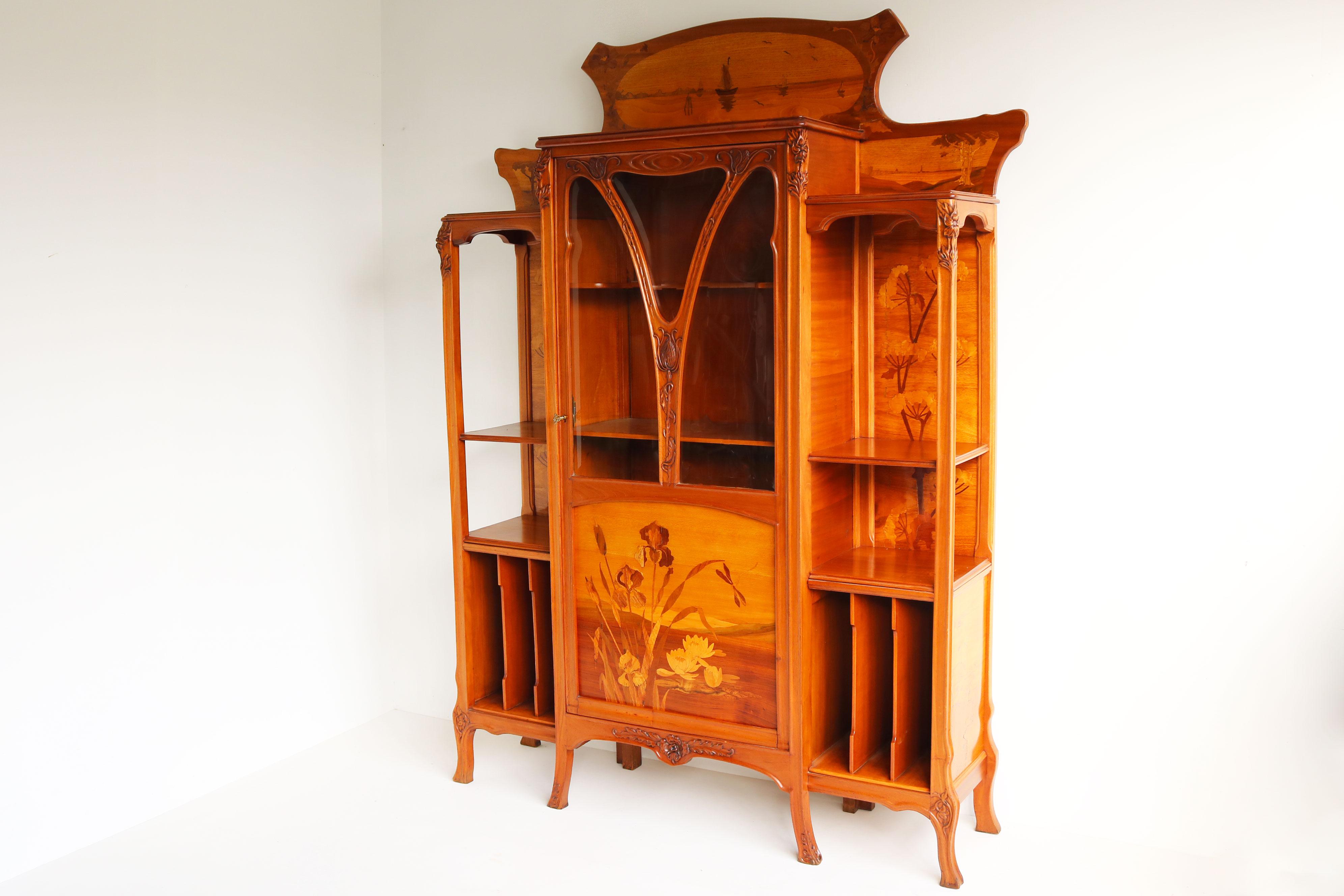 Exquisite seltene, seltene Jugendstil-Vitrinen-/Musikschrank von Emile Galle, Frankreich 1905 (Handgeschnitzt) im Angebot