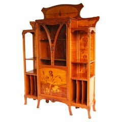 Exquisita y rara vitrina Art Nouveau de Emile Galle Francia 1905