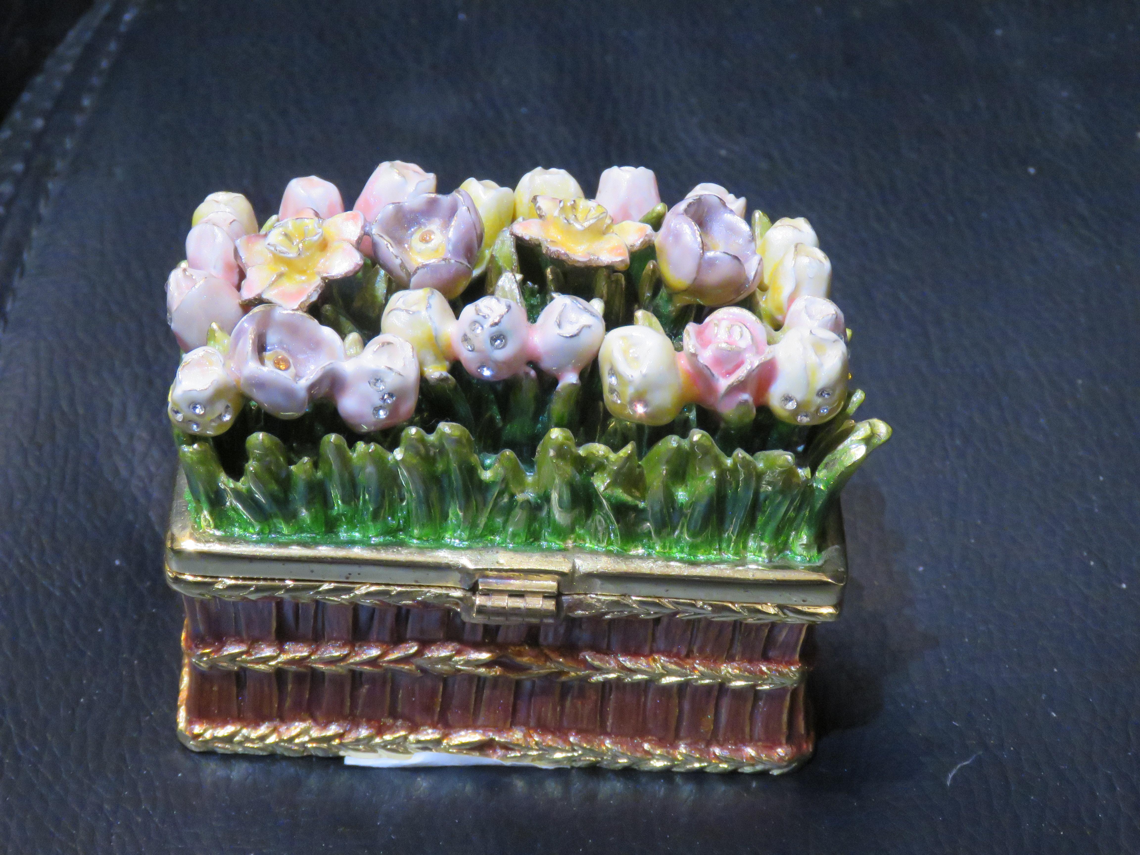 Exquisite Rare AUSTRIAN CRYSTAL Detailed Large Tulip and Poppy Jewelry Box In Good Condition For Sale In New York, NY