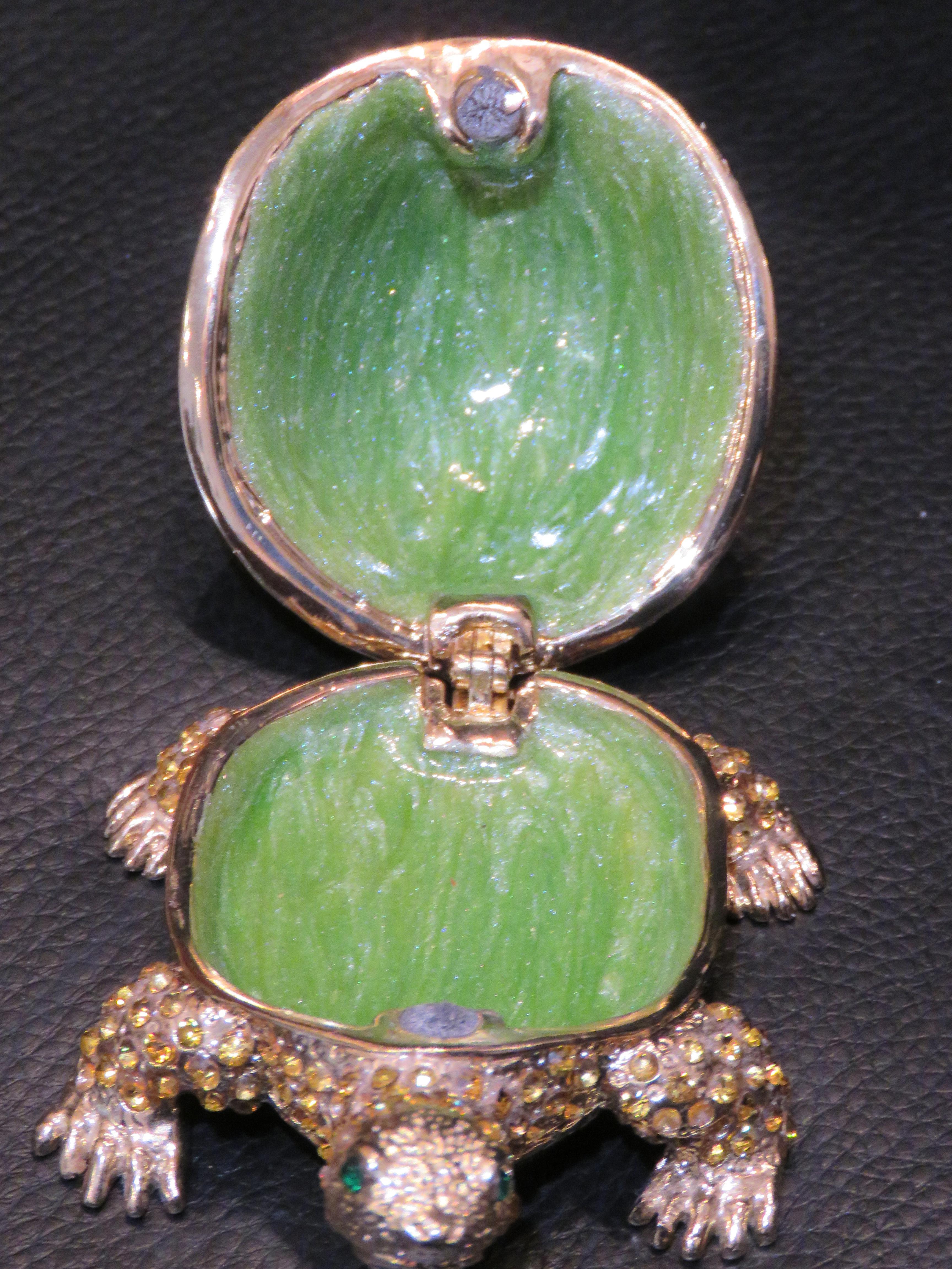 Exquisite seltene, farbenfrohe, Kristalldetails, große Emaille-Schmuckkästchen mit Schildkrötenschmuck (20. Jahrhundert) im Angebot