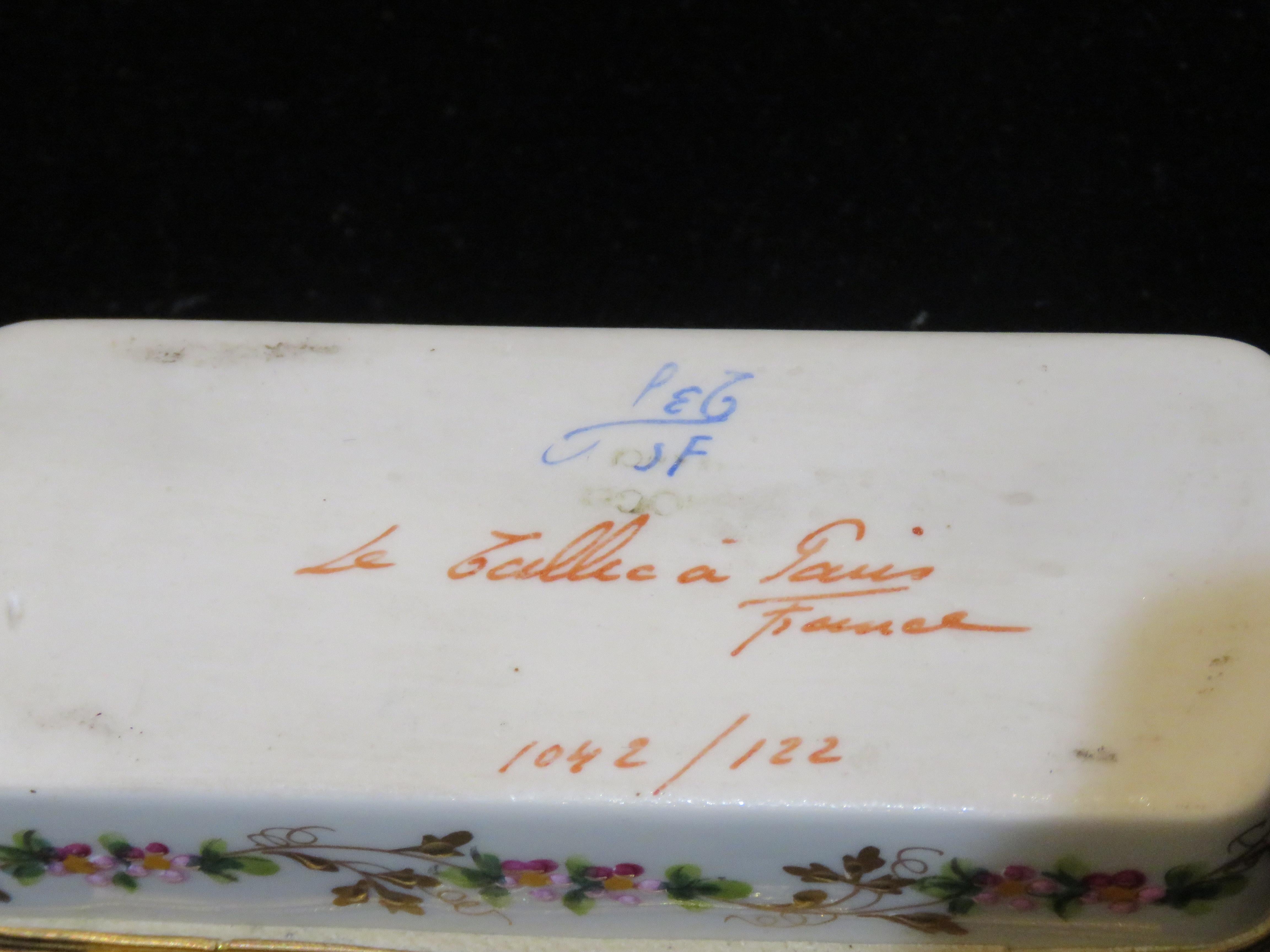 Exquisite Seltene Französische Große Trauben  Blumen Bunt Handbemalte Limoges Boxen (Porzellan) im Angebot
