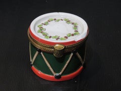 Exquisito y Raro Joyero de Tambor Navideño de Limoges Francés de Colores