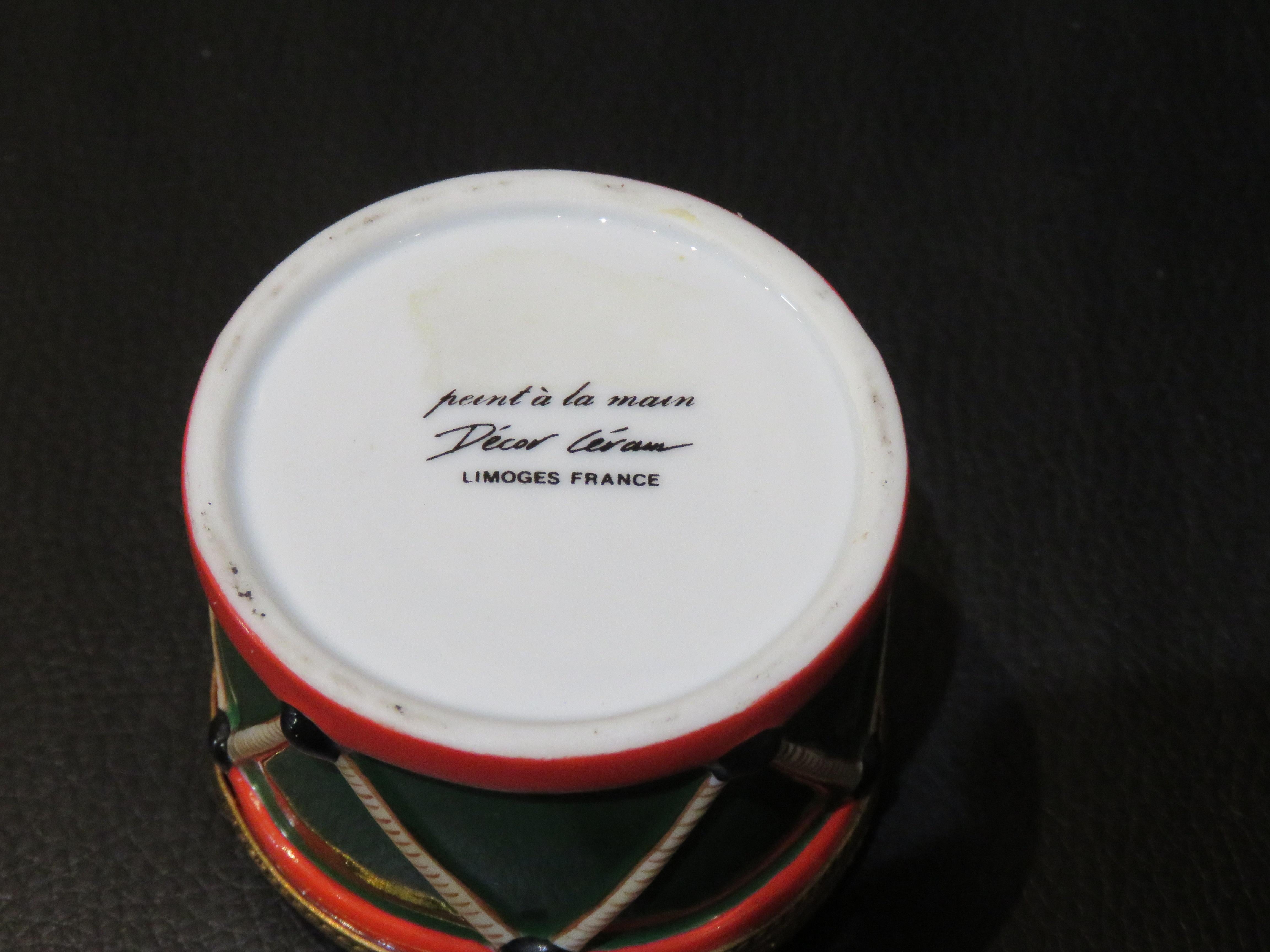 Exquisite Rare Französisch Limoges bunte Weihnachten Trommel Schmuck Halter Box im Zustand „Relativ gut“ im Angebot in New York, NY