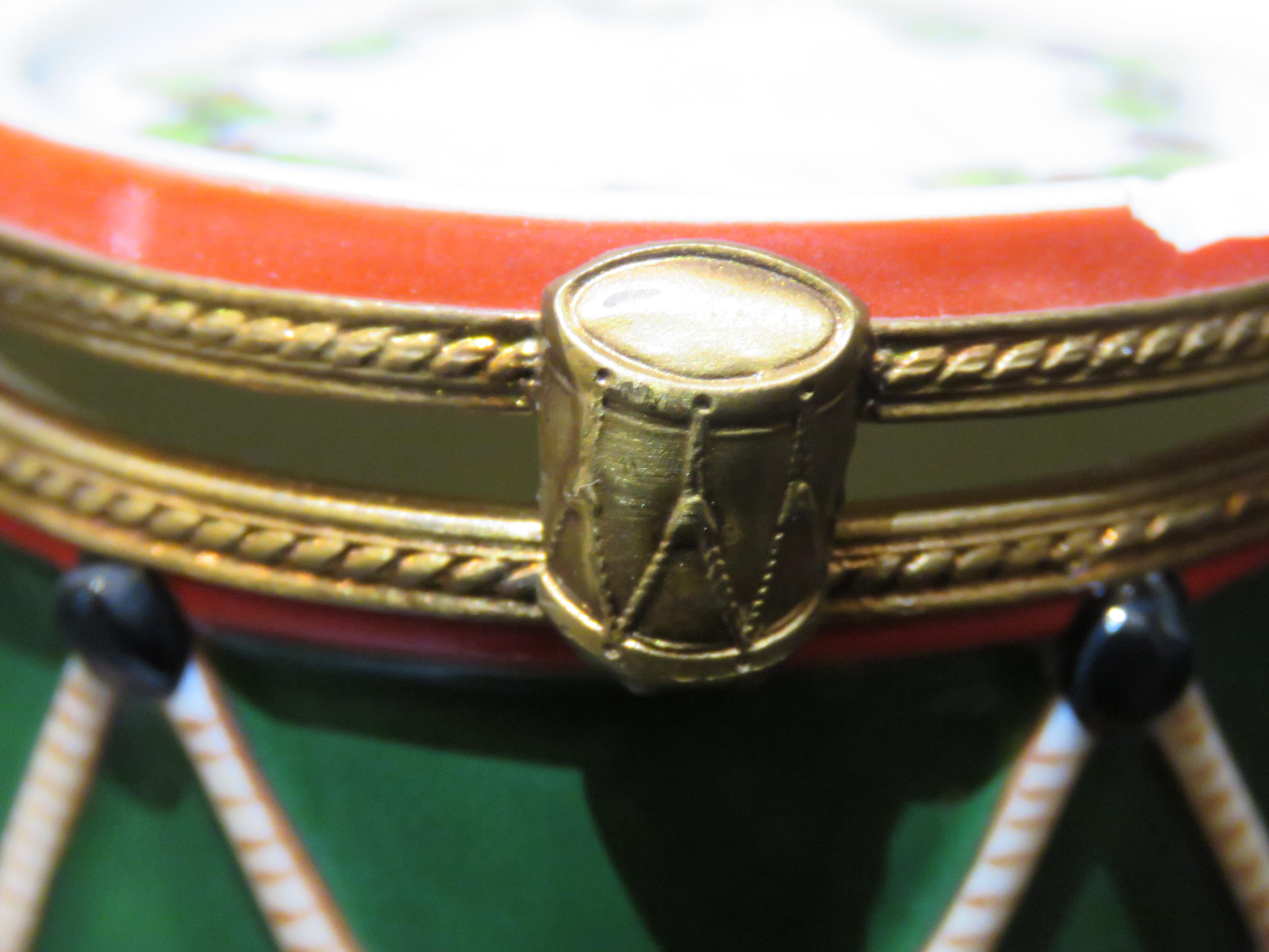 Exquisite Rare Französisch Limoges bunte Weihnachten Trommel Schmuck Halter Box (Porzellan) im Angebot