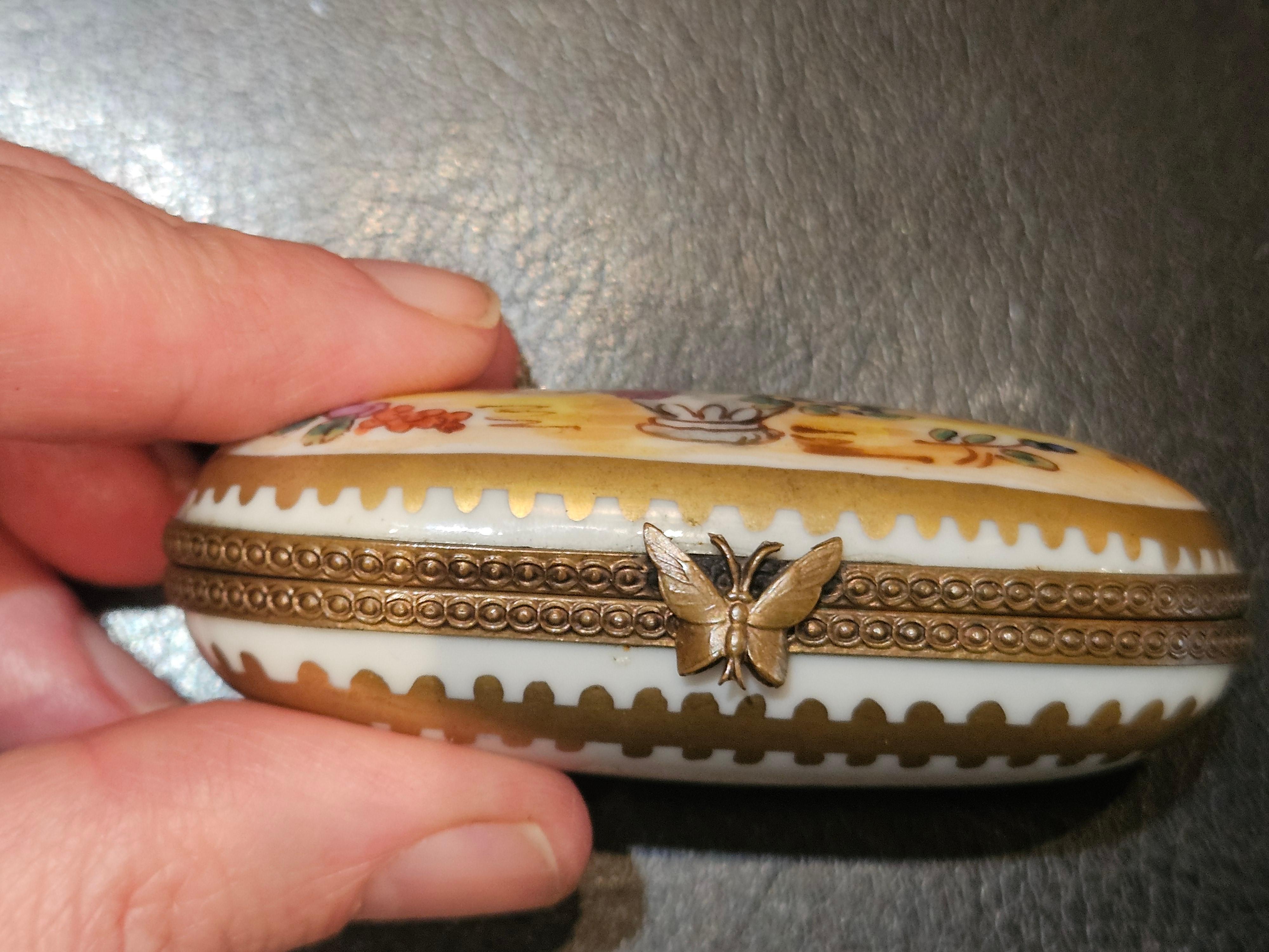 Exquisite Rare French Limoges Colorful Fruit Bowl w/ Bird Jewelry Box Pill Case In Good Condition In New York, NY